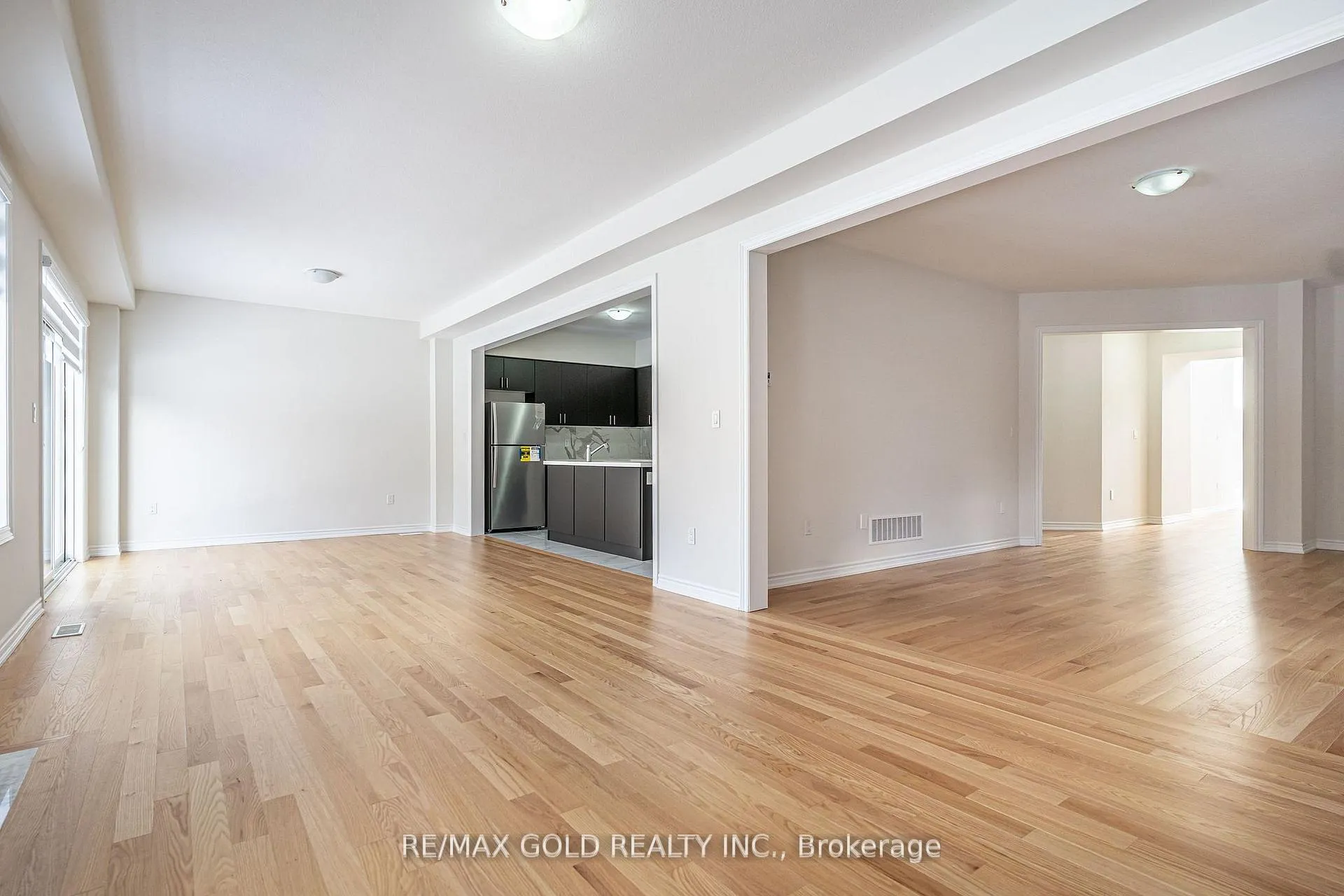 Photo 12 of 33 Gilham Way, Brant, Paris — HOMEH