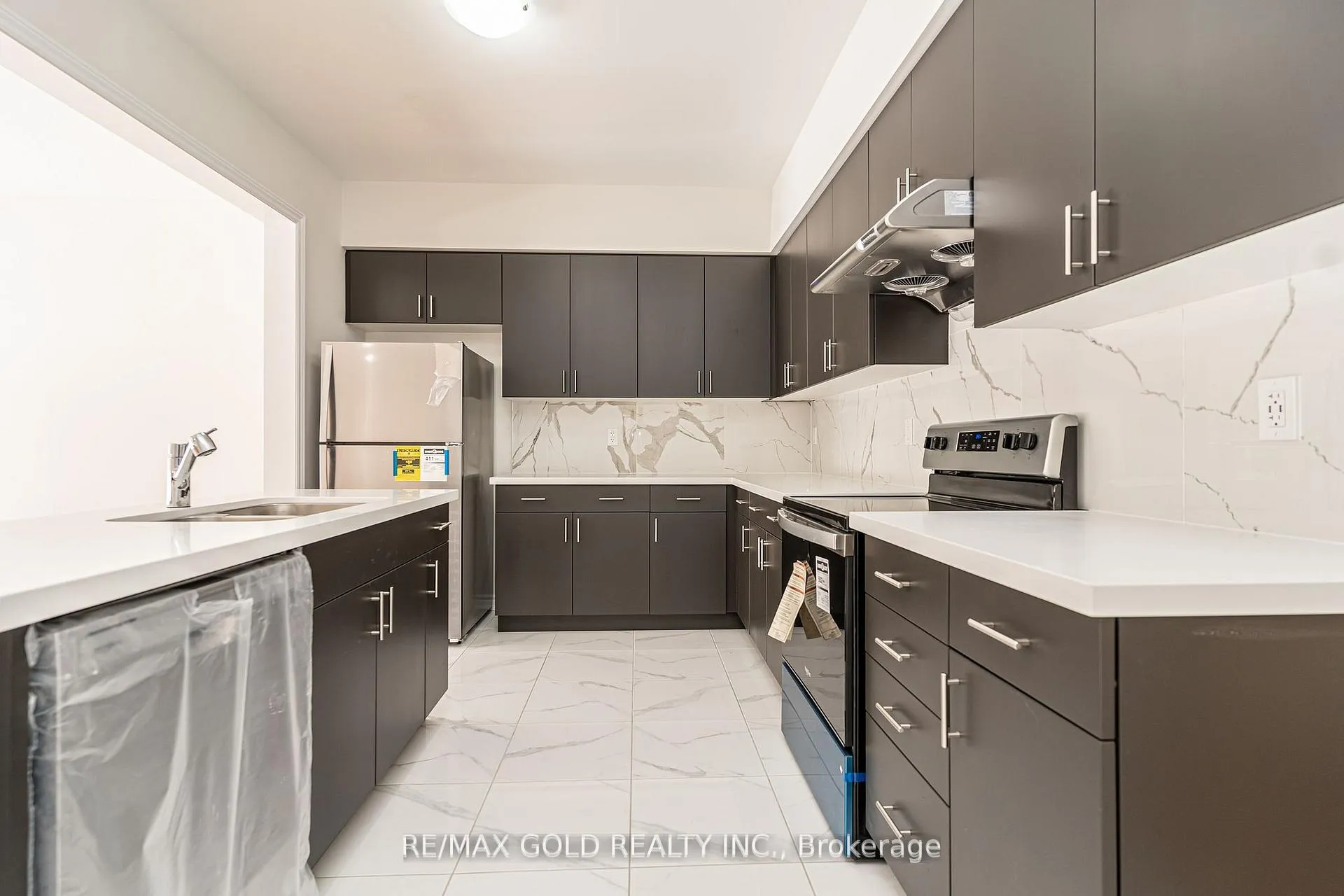 Photo 17 of 33 Gilham Way, Brant, Paris — HOMEH