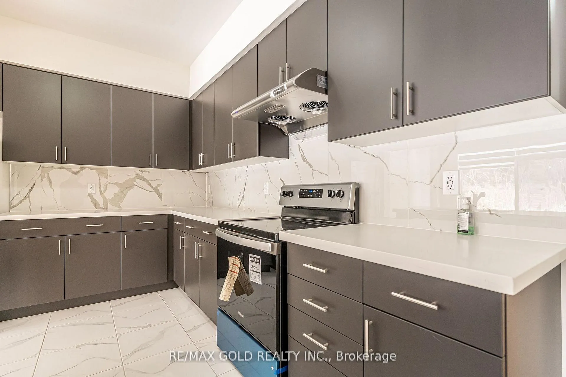 Photo 18 of 33 Gilham Way, Brant, Paris — HOMEH