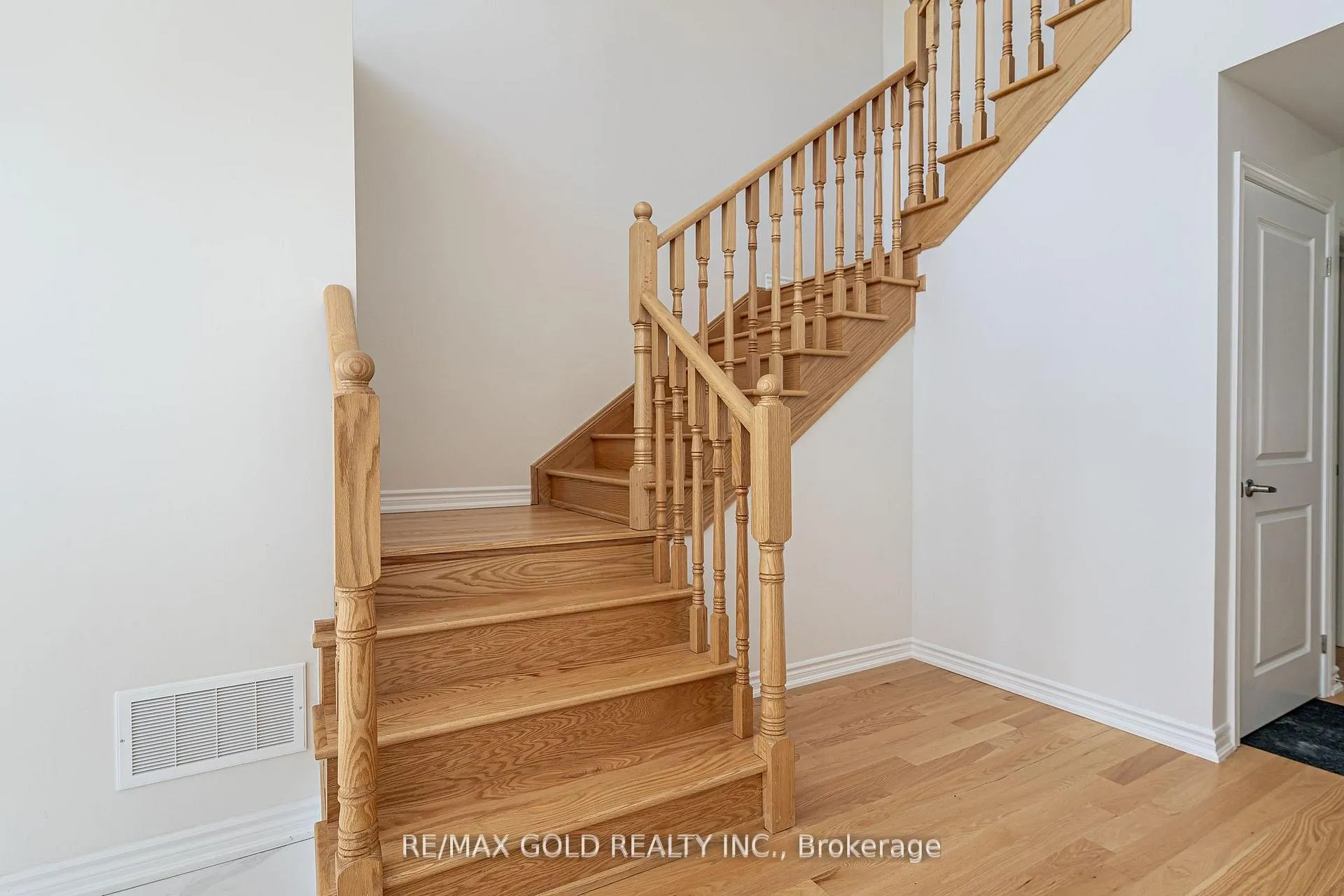 Photo 24 of 33 Gilham Way, Brant, Paris — HOMEH