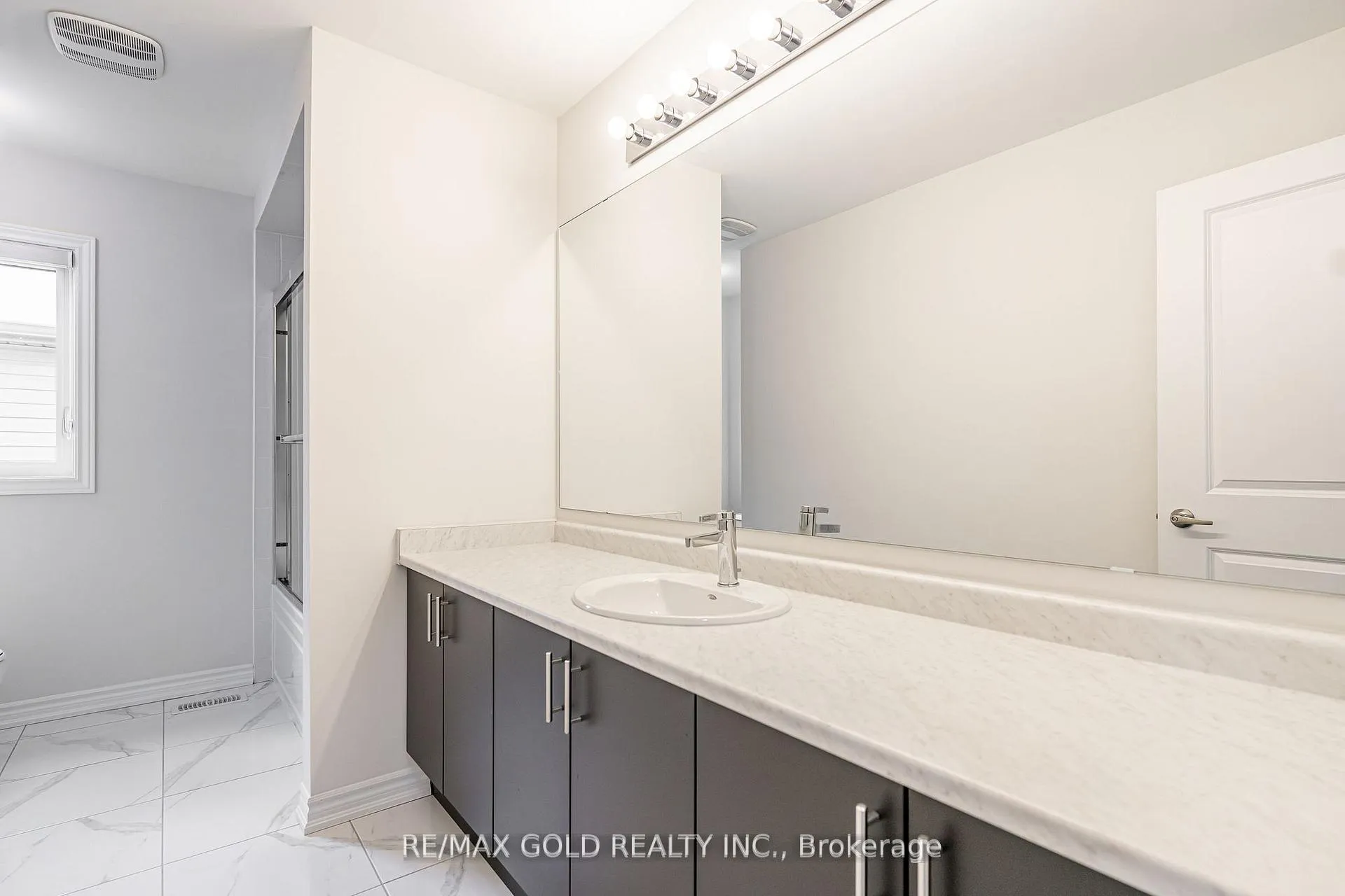 Photo 38 of 33 Gilham Way, Brant, Paris — HOMEH