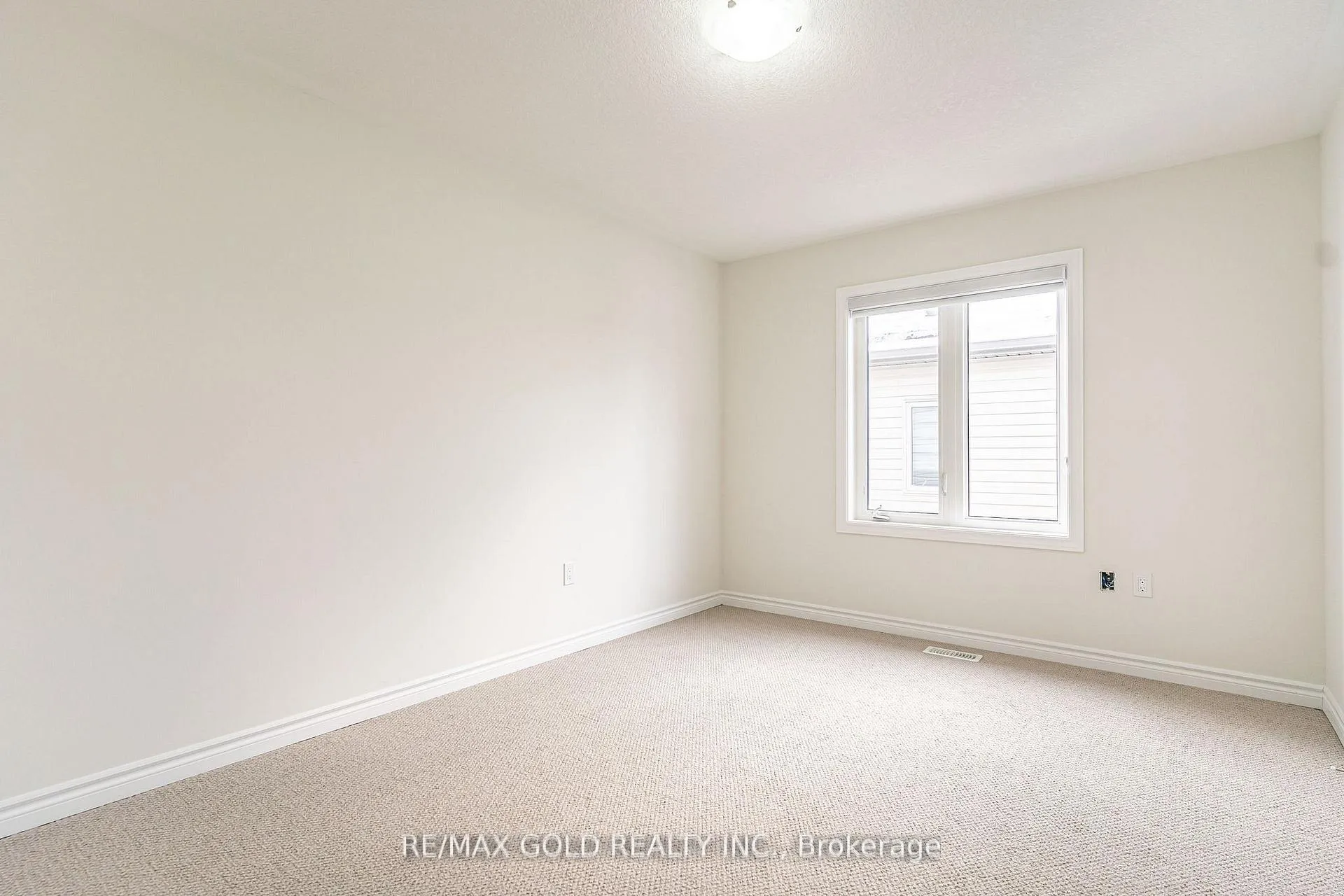 Photo 39 of 33 Gilham Way, Brant, Paris — HOMEH