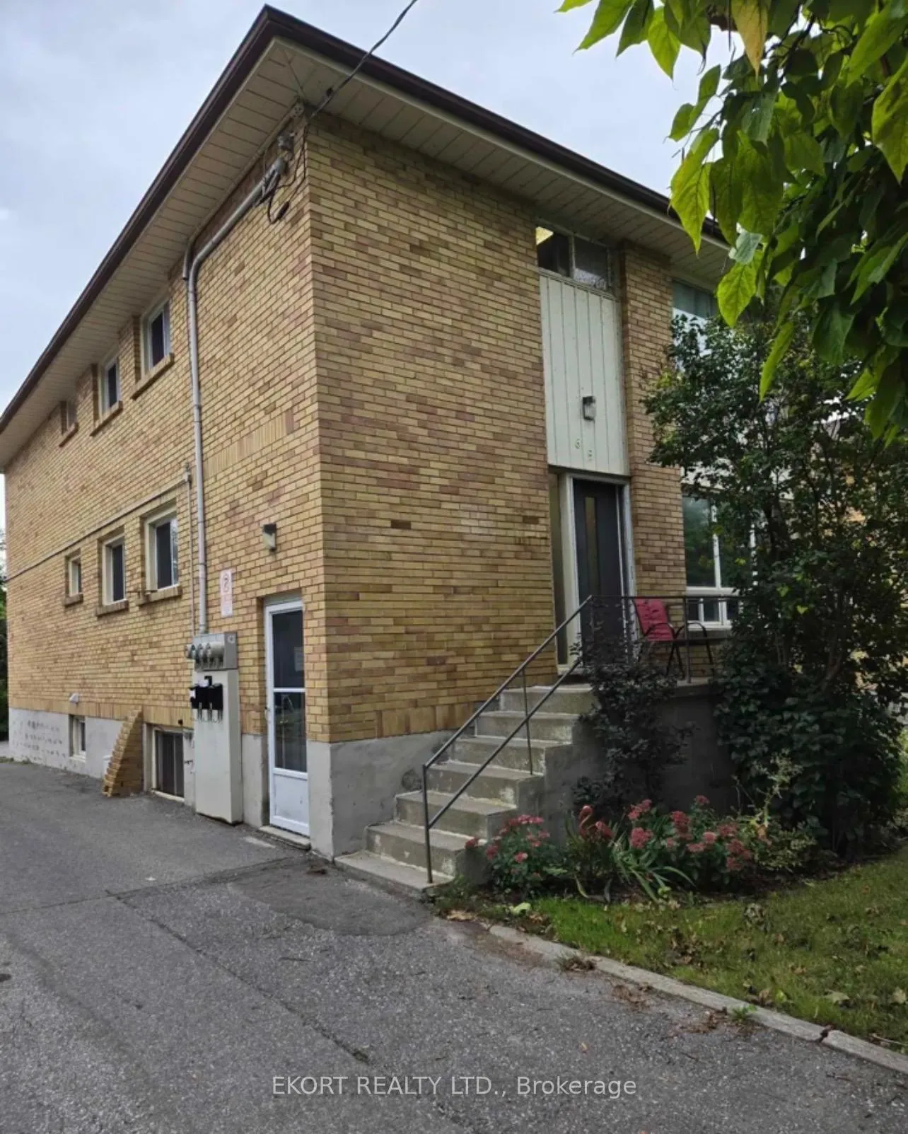 Photo 2 of 65 Stanley Street, Belleville, Belleville Ward — HOMEH