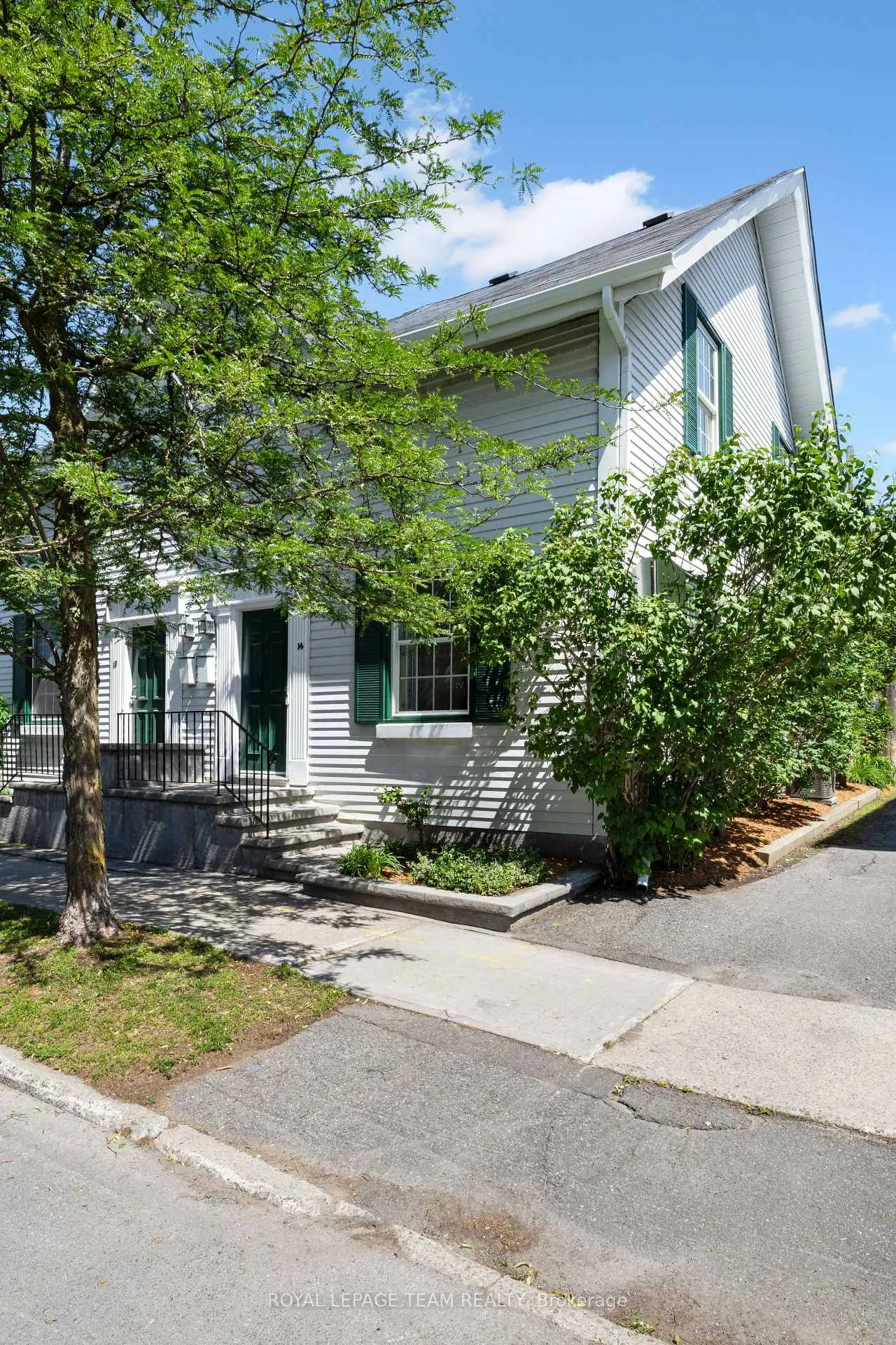 Front of 14 Crichton Street