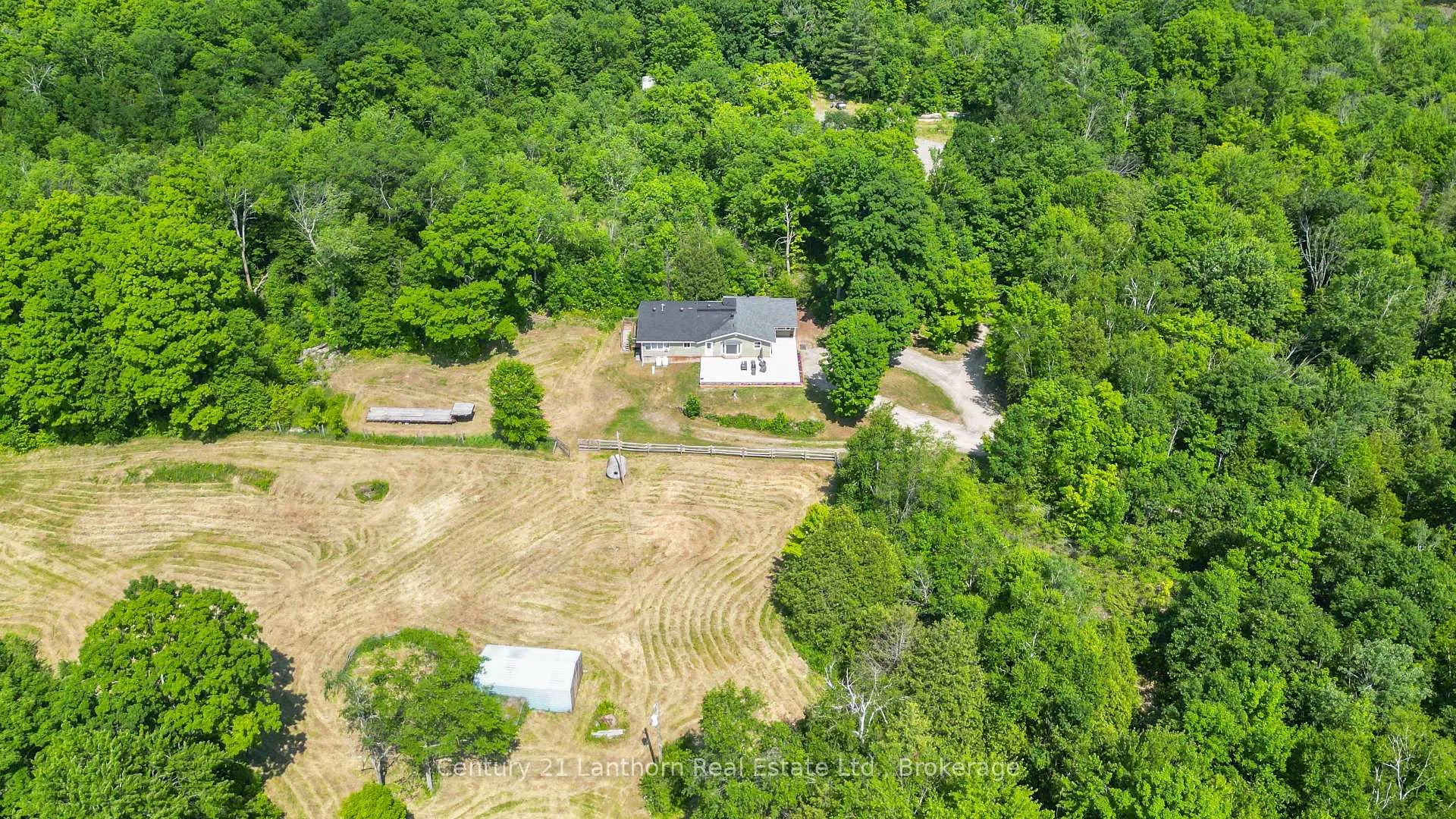 Photo of 932 Hunt Club Road