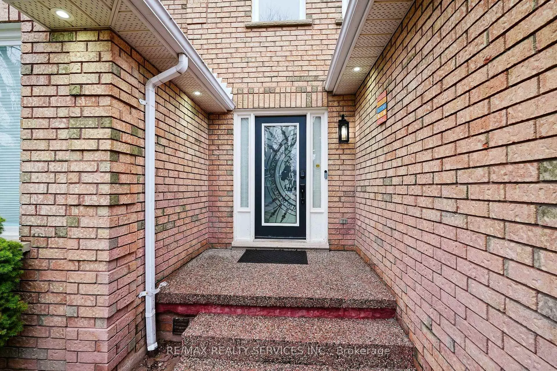 Photo 4 of 8 Yeoman Drive, Brantford, Brier Park — HOMEH