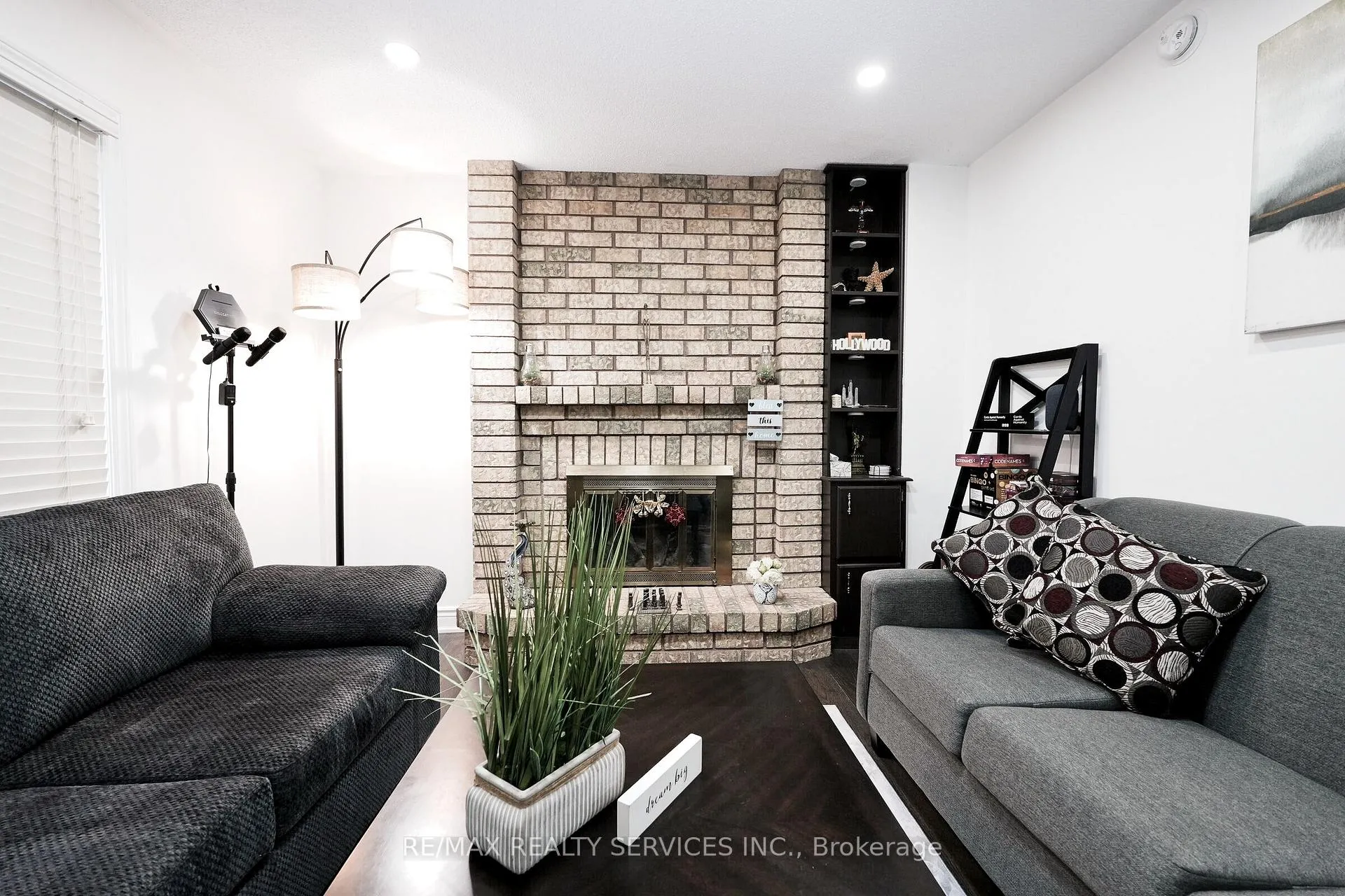 Photo 14 of 8 Yeoman Drive, Brantford, Brier Park — HOMEH