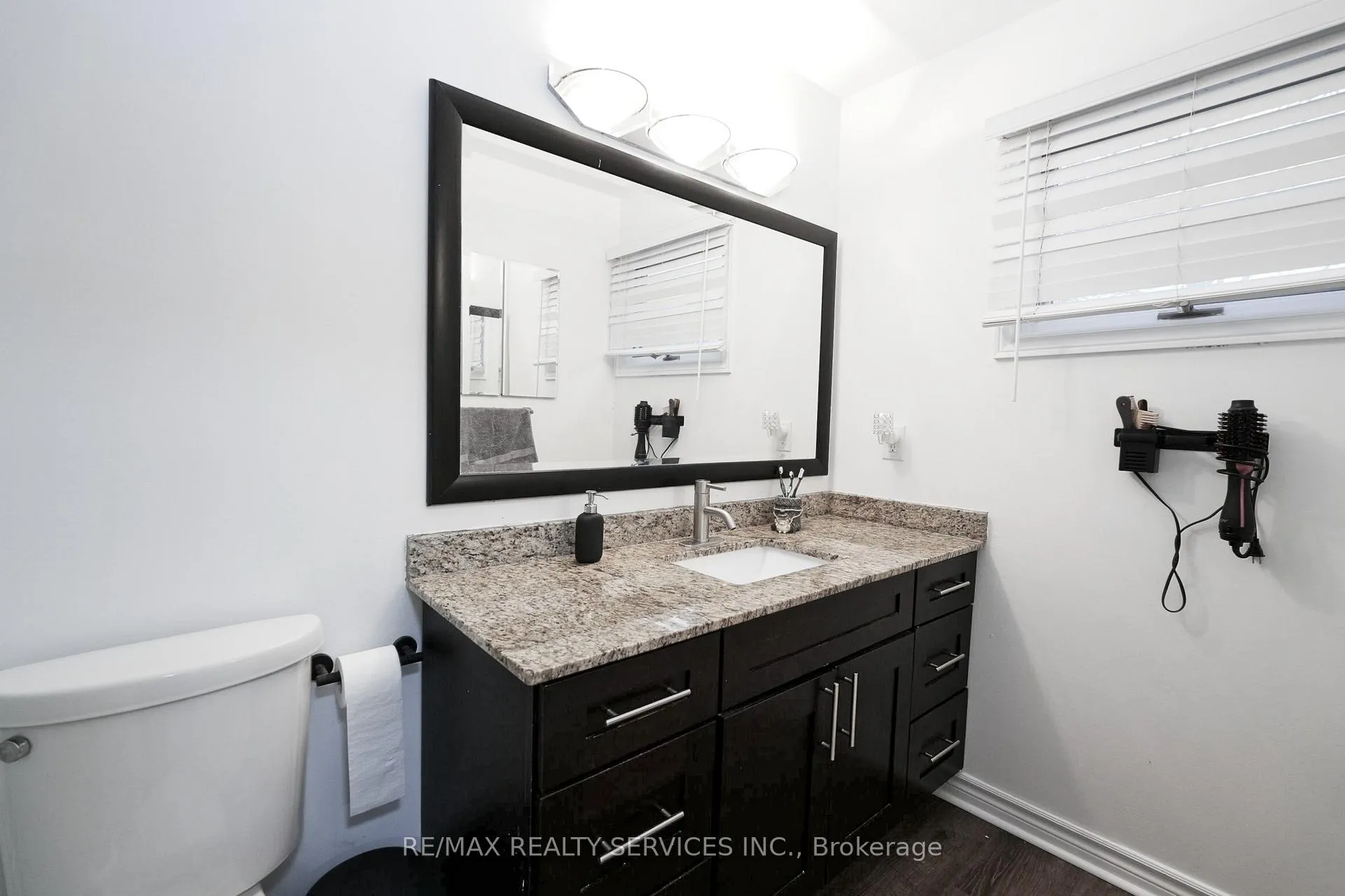 Photo 23 of 8 Yeoman Drive, Brantford, Brier Park — HOMEH