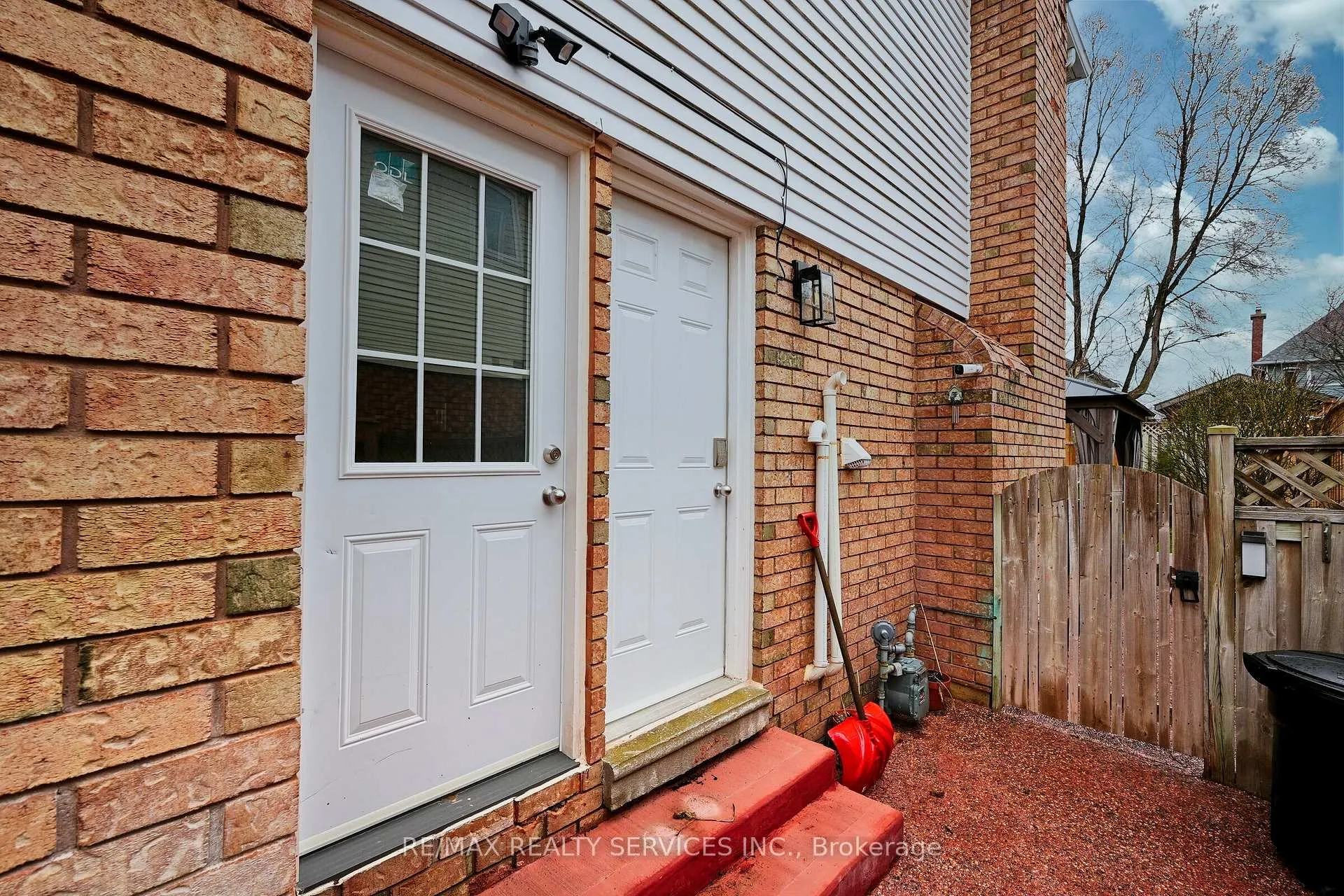 Photo 32 of 8 Yeoman Drive, Brantford, Brier Park — HOMEH