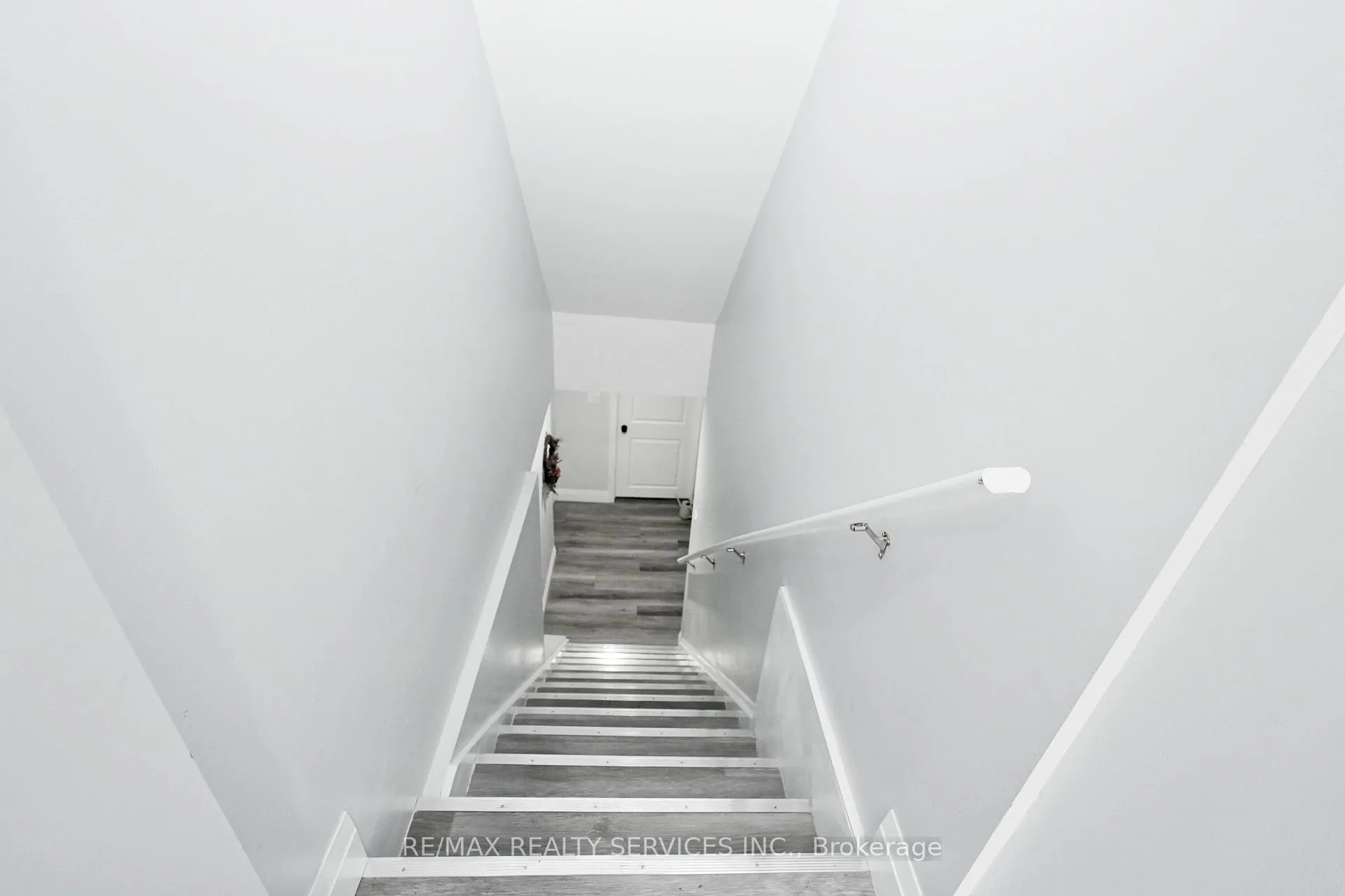 Photo 33 of 8 Yeoman Drive, Brantford, Brier Park — HOMEH