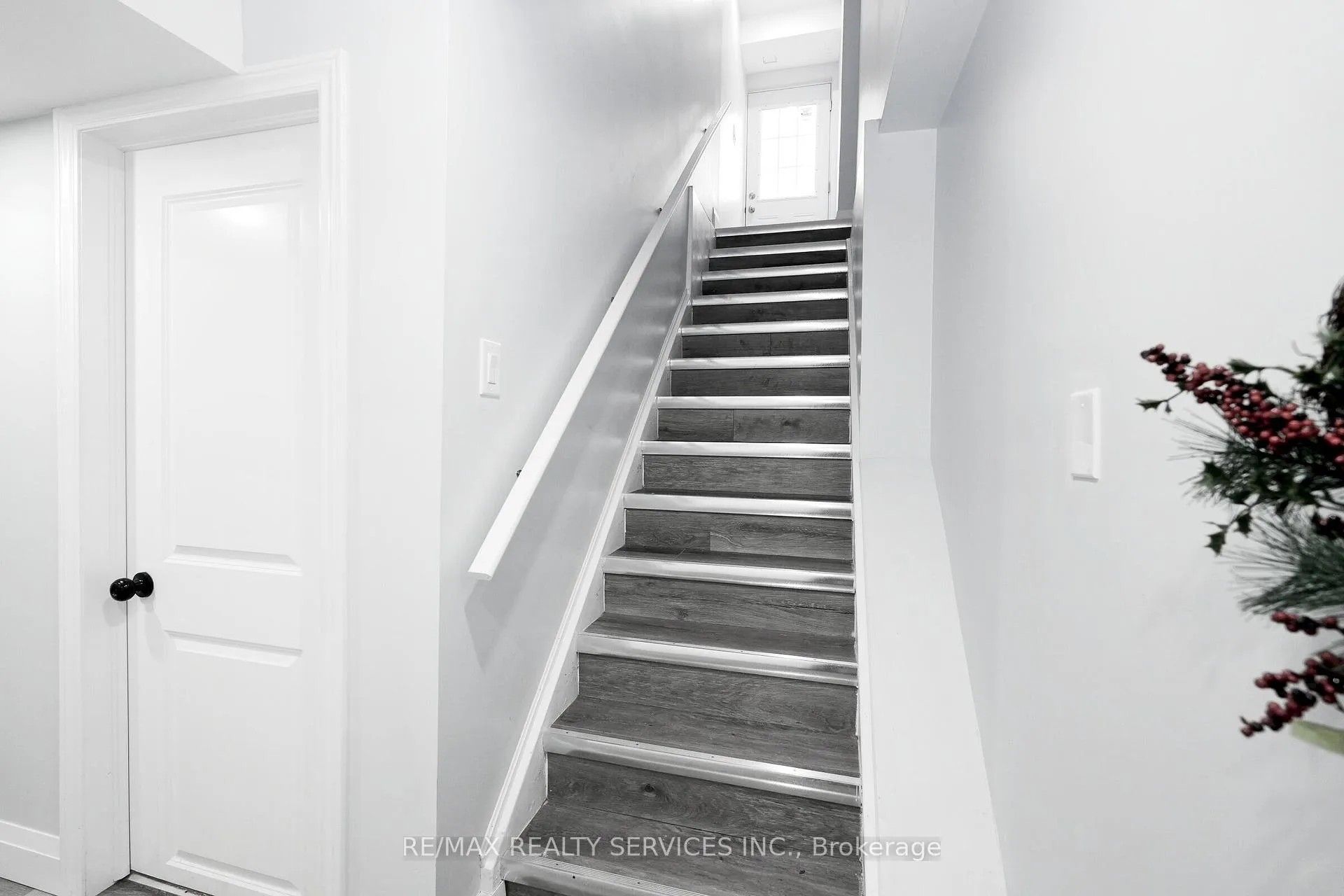 Photo 34 of 8 Yeoman Drive, Brantford, Brier Park — HOMEH