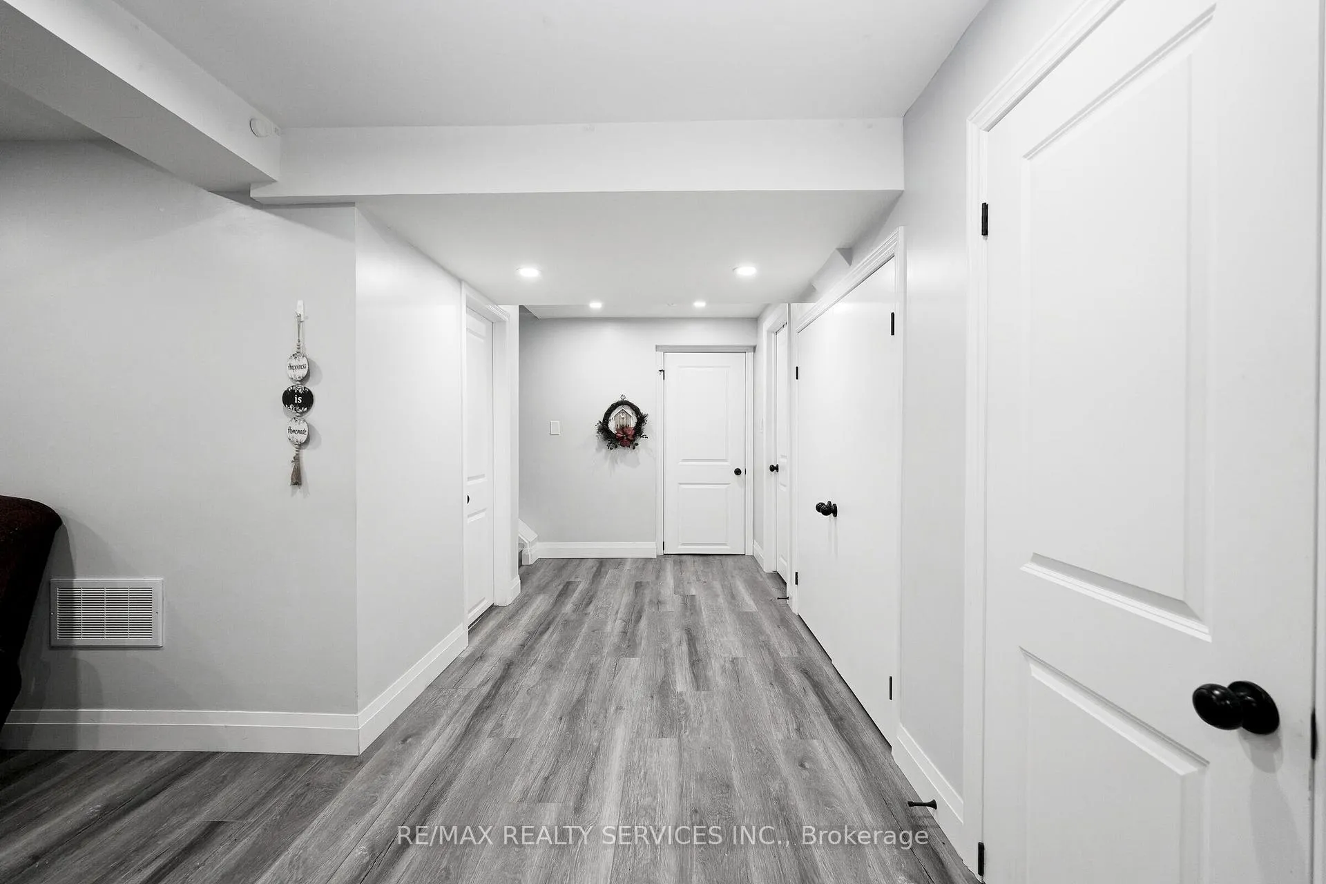 Photo 35 of 8 Yeoman Drive, Brantford, Brier Park — HOMEH