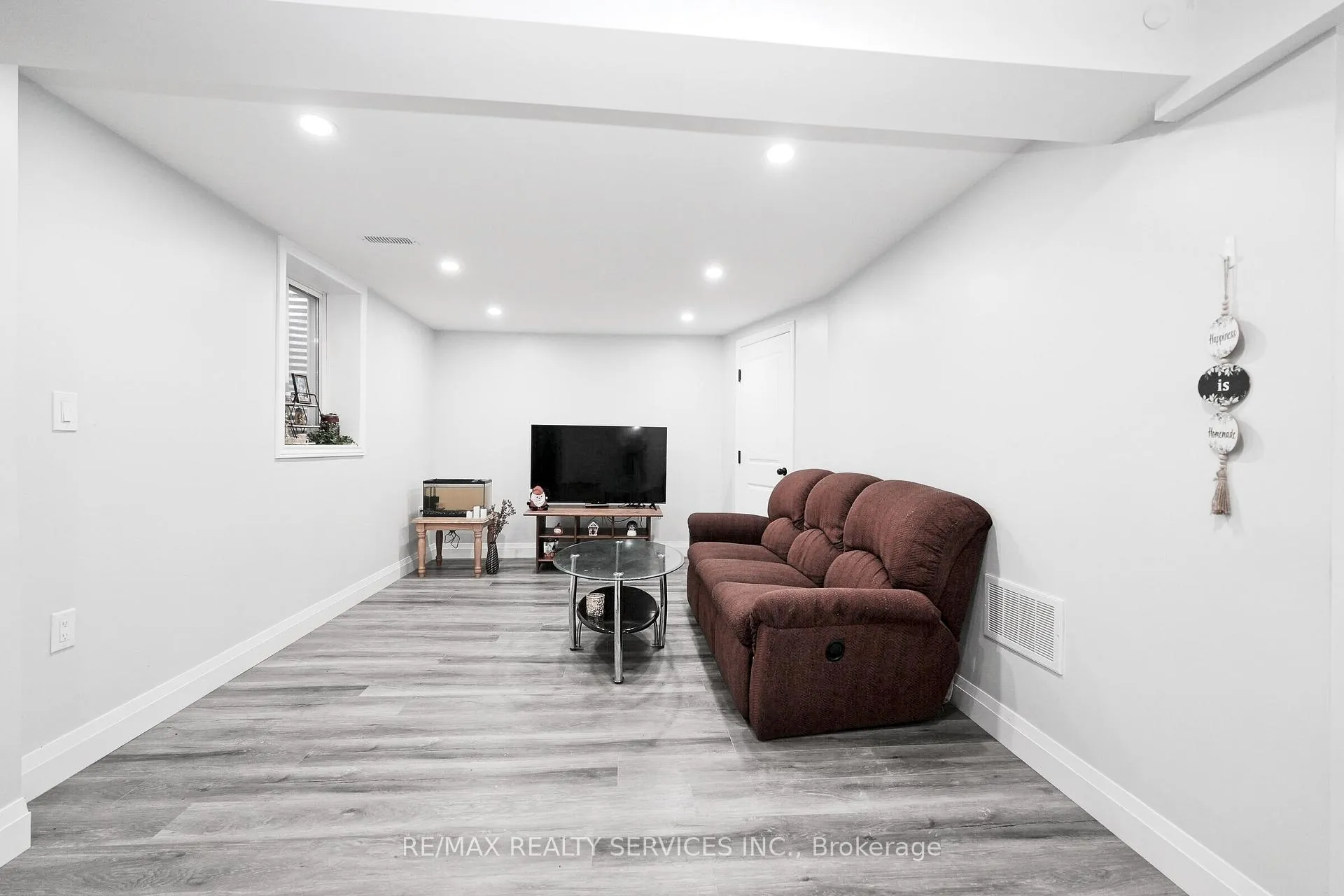 Photo 36 of 8 Yeoman Drive, Brantford, Brier Park — HOMEH