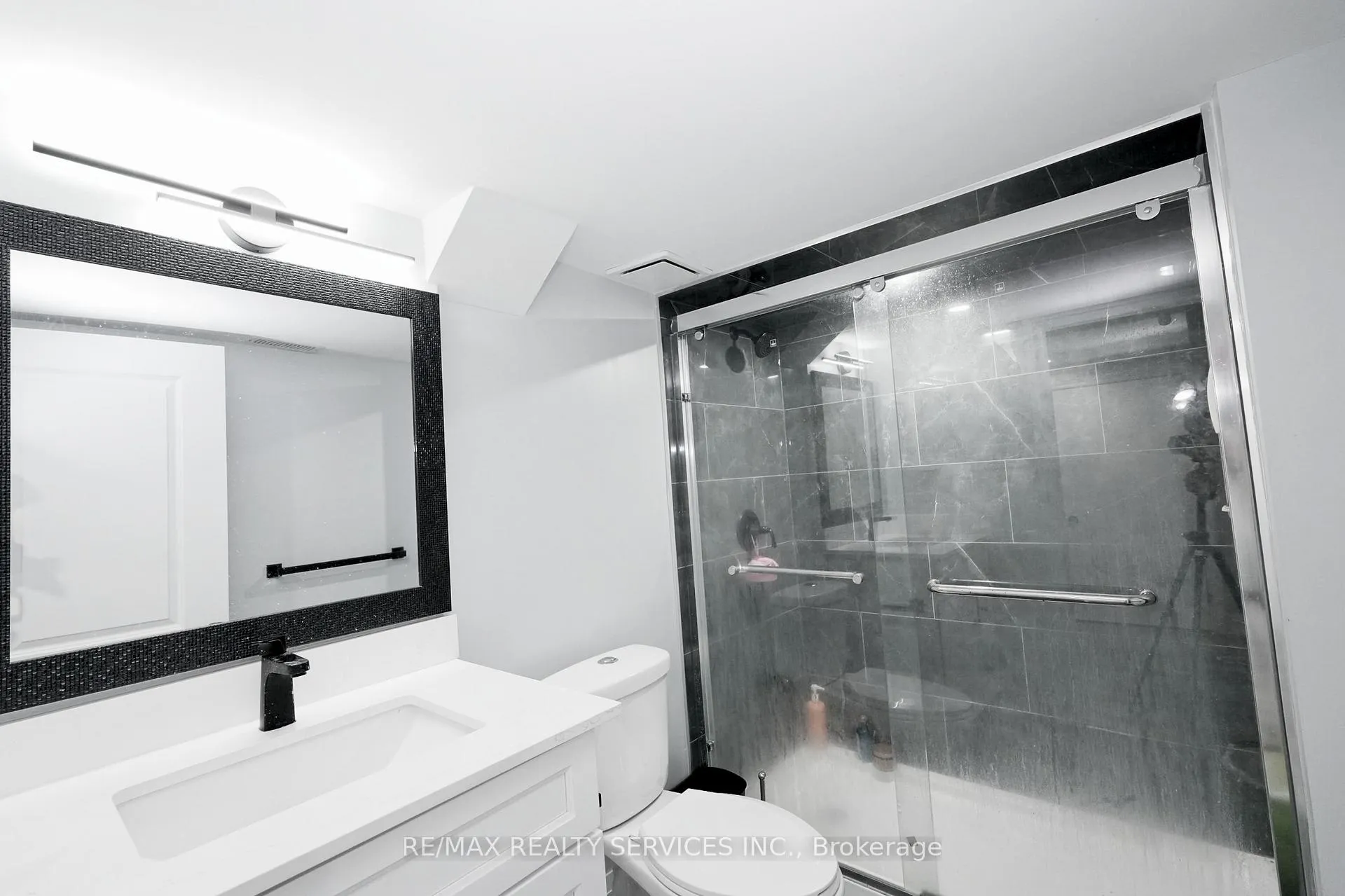 Photo 42 of 8 Yeoman Drive, Brantford, Brier Park — HOMEH