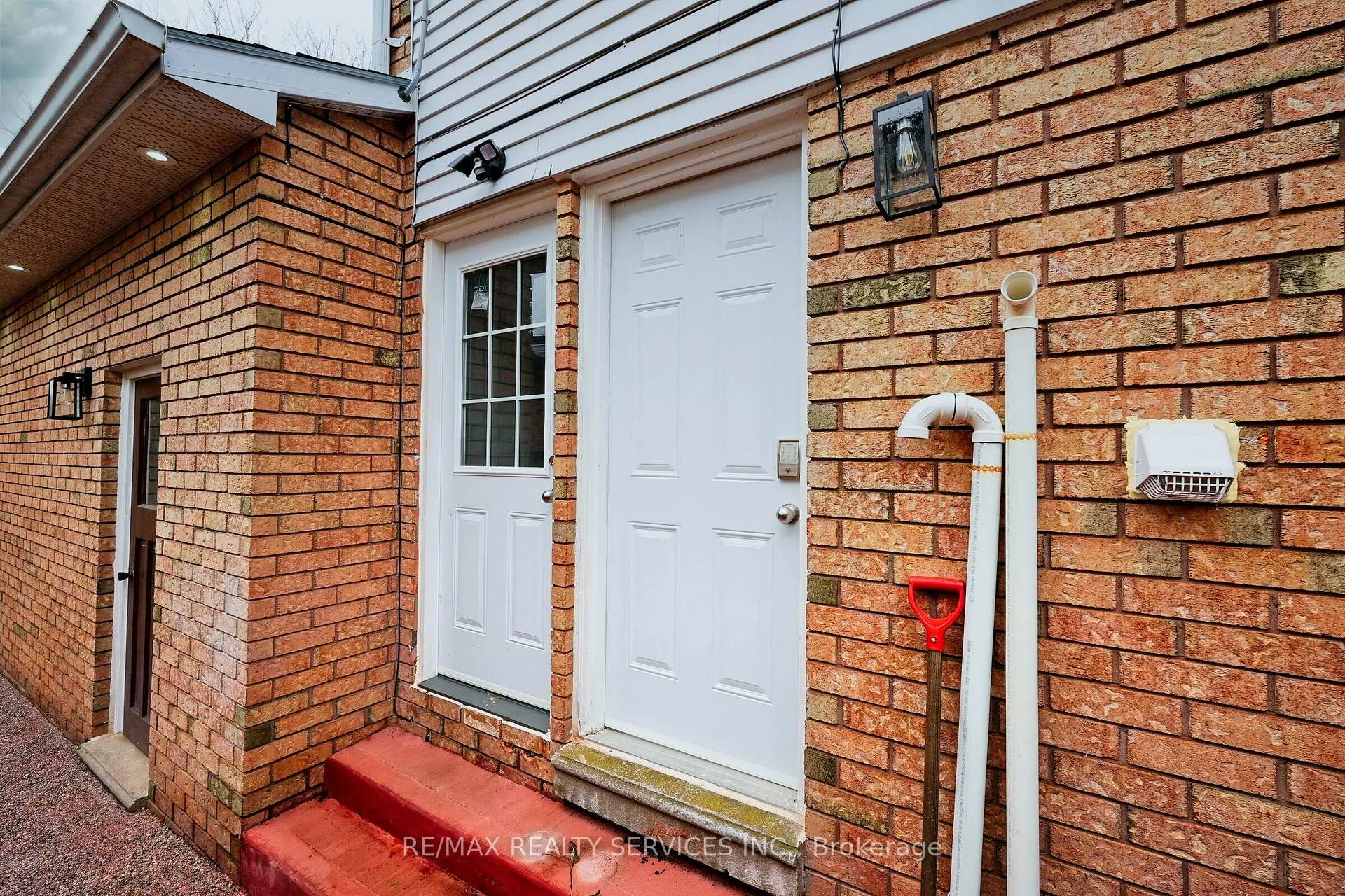 Photo 45 of 8 Yeoman Drive, Brantford, Brier Park — HOMEH