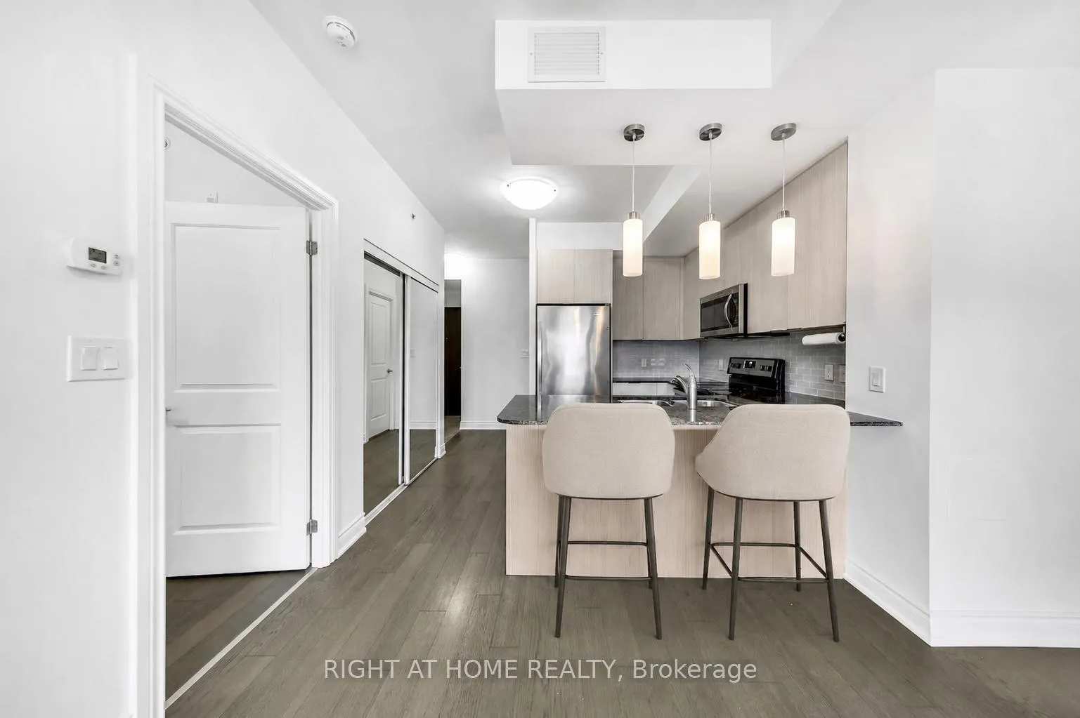 Photo 2 of Unit 316, 86 Woodbridge Avenue, Vaughan, West Woodbridge — HOMEH