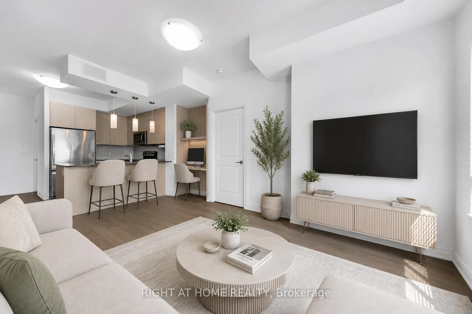 Photo 5 of Unit 316, 86 Woodbridge Avenue, Vaughan, West Woodbridge — HOMEH