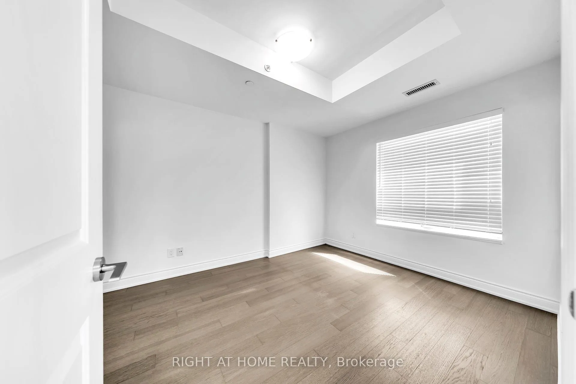 Photo 10 of Unit 316, 86 Woodbridge Avenue, Vaughan, West Woodbridge — HOMEH