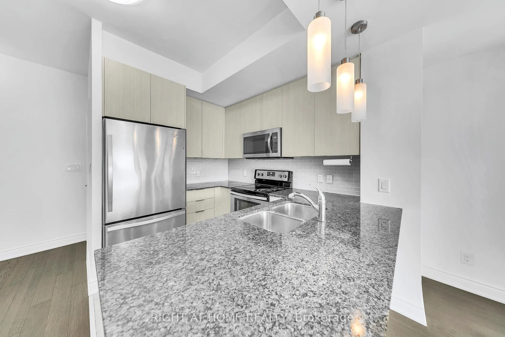 Photo 15 of Unit 316, 86 Woodbridge Avenue, Vaughan, West Woodbridge — HOMEH