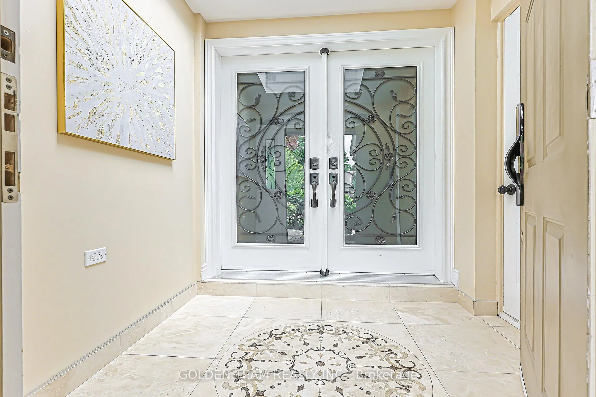 Photo 4 of 13 Elkpath Avenue, North York, St. Andrew-Windfields — HOMEH