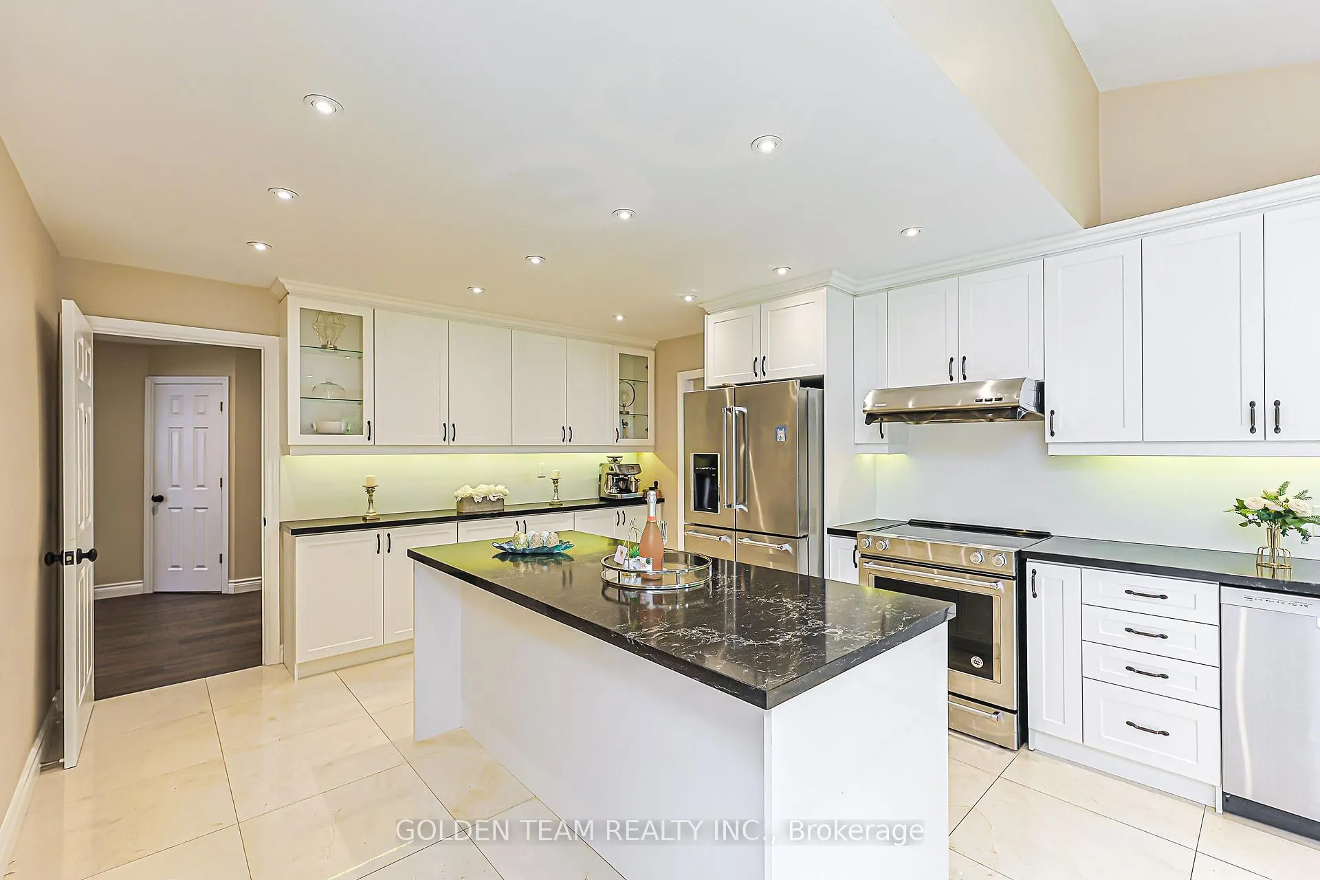 Photo 17 of 13 Elkpath Avenue, North York, St. Andrew-Windfields — HOMEH