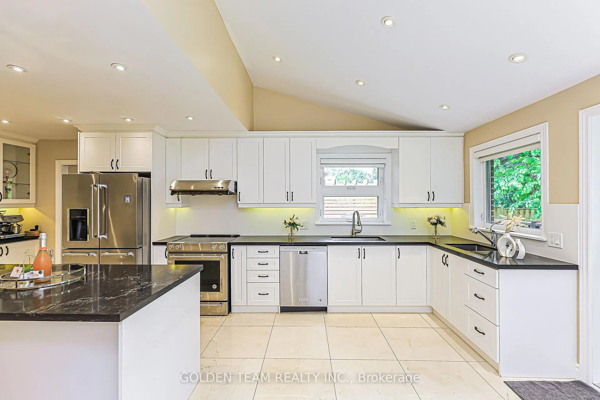 Photo 18 of 13 Elkpath Avenue, North York, St. Andrew-Windfields — HOMEH