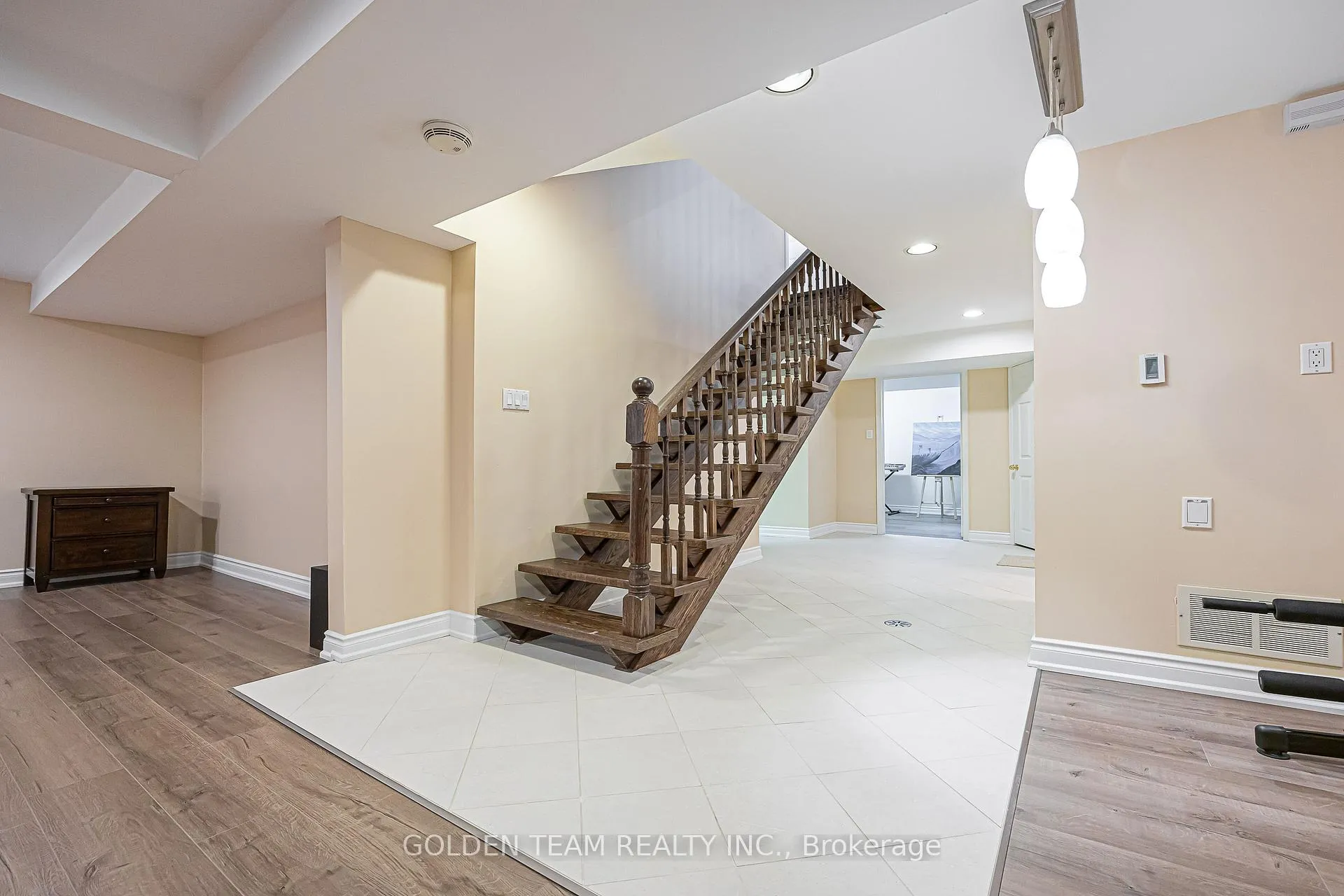 Photo 37 of 13 Elkpath Avenue, North York, St. Andrew-Windfields — HOMEH
