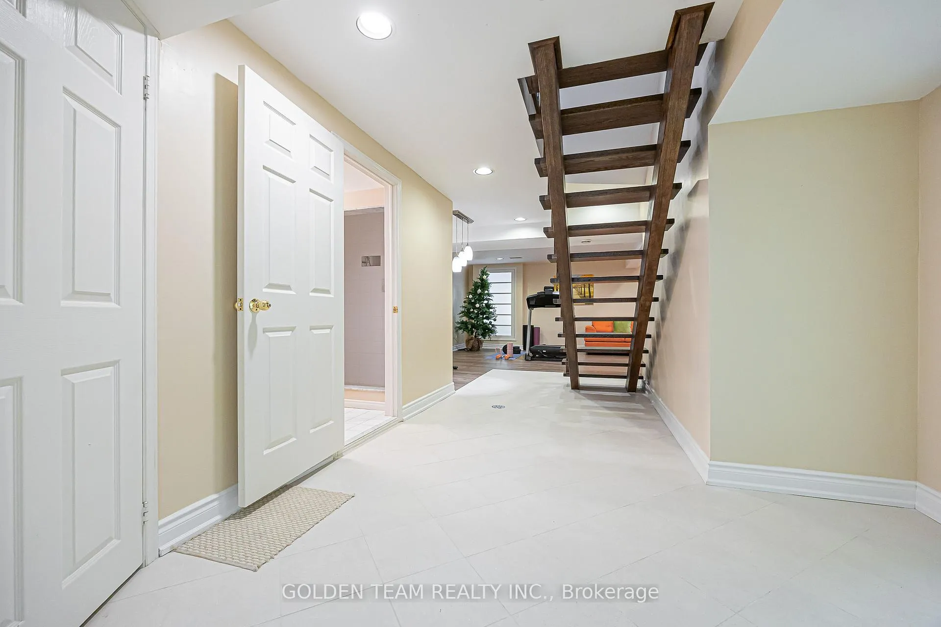 Photo 38 of 13 Elkpath Avenue, North York, St. Andrew-Windfields — HOMEH