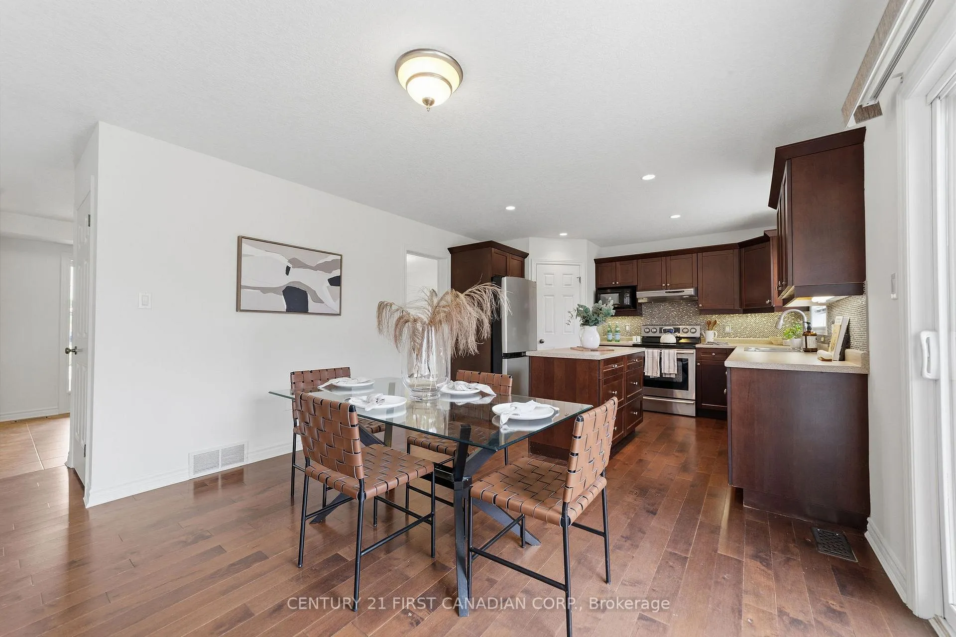 Photo 14 of 126 Radcliffe Crescent, Lucan Biddulph, Lucan — HOMEH