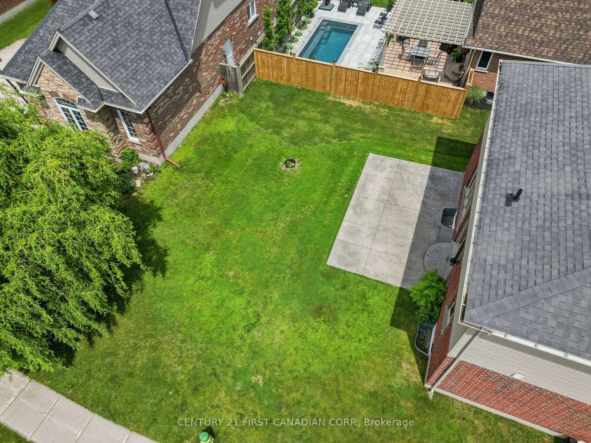Photo 35 of 126 Radcliffe Crescent, Lucan Biddulph, Lucan — HOMEH
