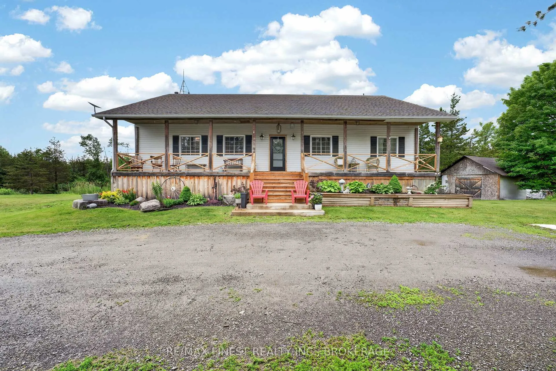 Front of 689 Glennelm Road