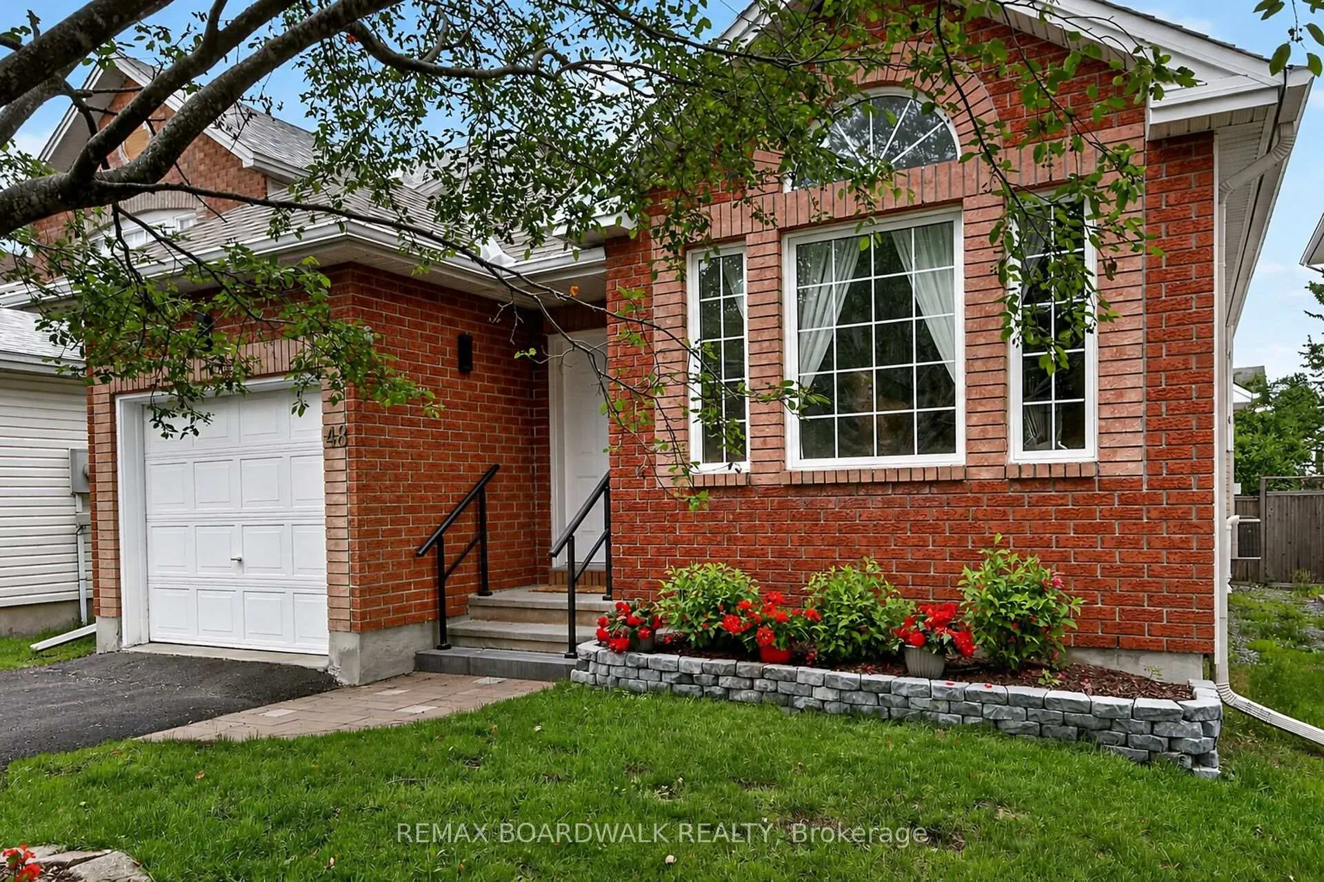 Photo 5 of 48 Maricona Way, Ottawa, Kanata - Kanata Lakes/Heritage Hills — HOMEH