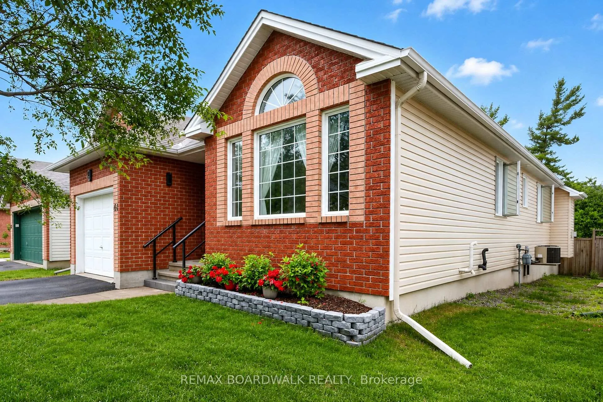 Photo 6 of 48 Maricona Way, Ottawa, Kanata - Kanata Lakes/Heritage Hills — HOMEH