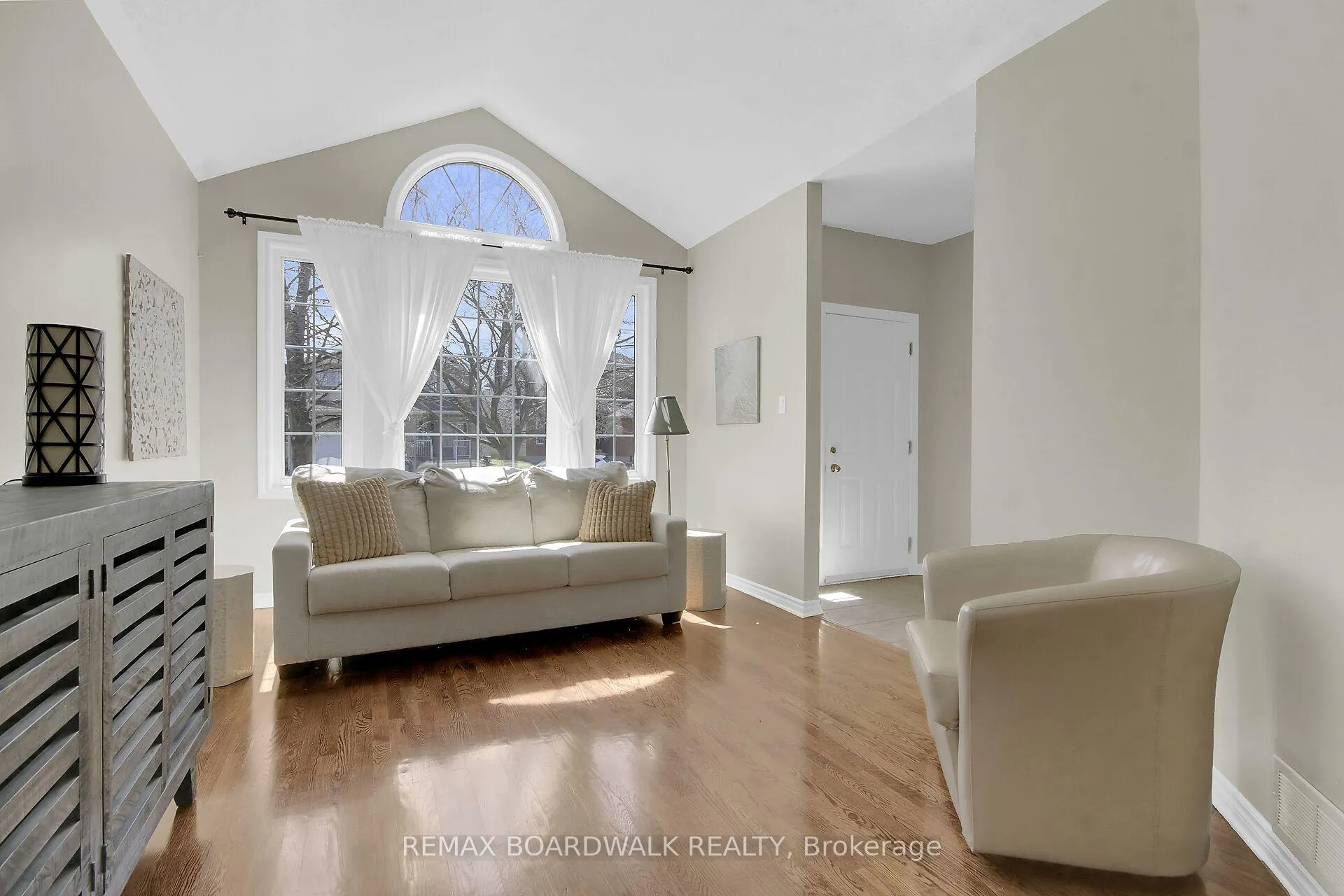 Photo 10 of 48 Maricona Way, Ottawa, Kanata - Kanata Lakes/Heritage Hills — HOMEH
