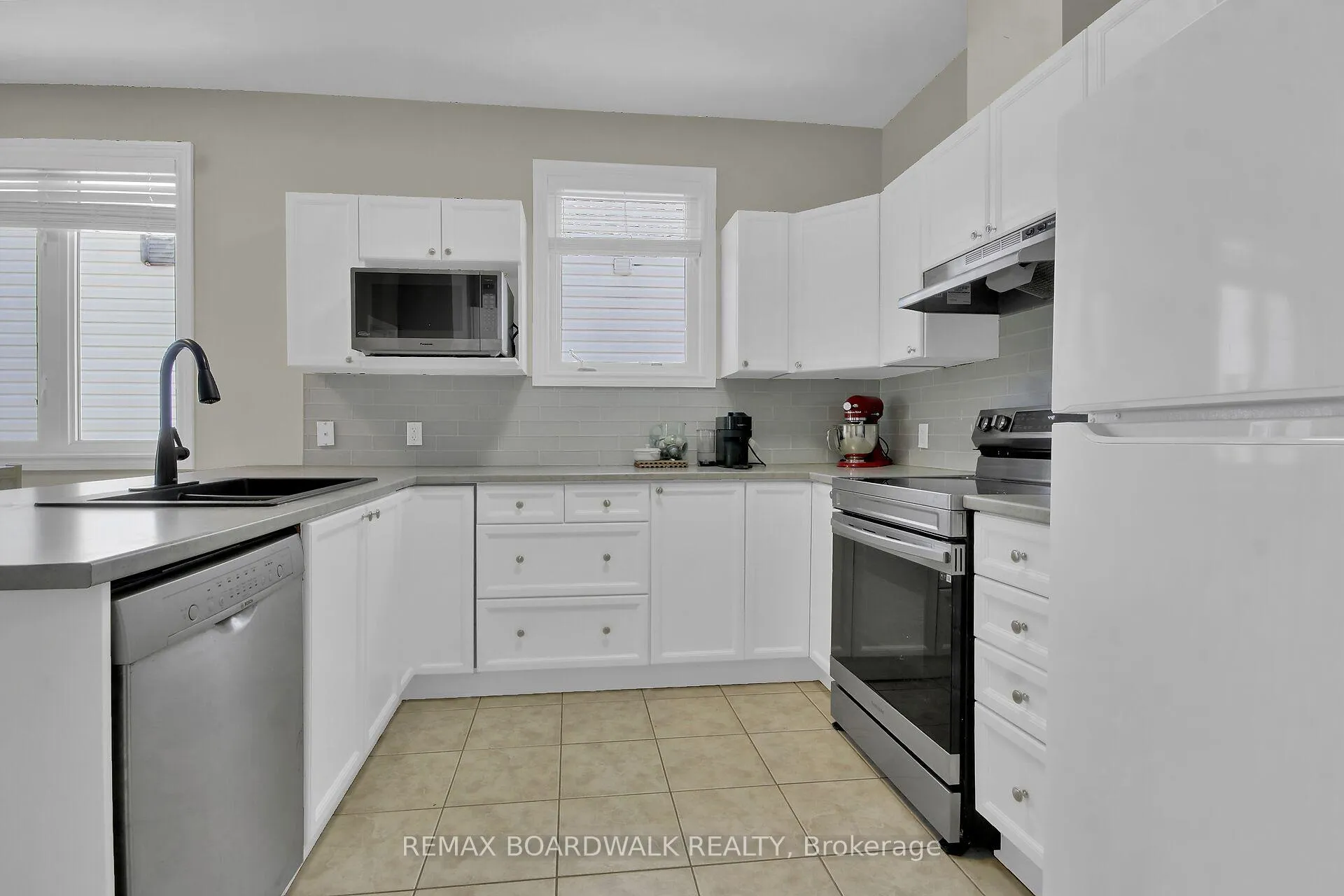 Photo 17 of 48 Maricona Way, Ottawa, Kanata - Kanata Lakes/Heritage Hills — HOMEH