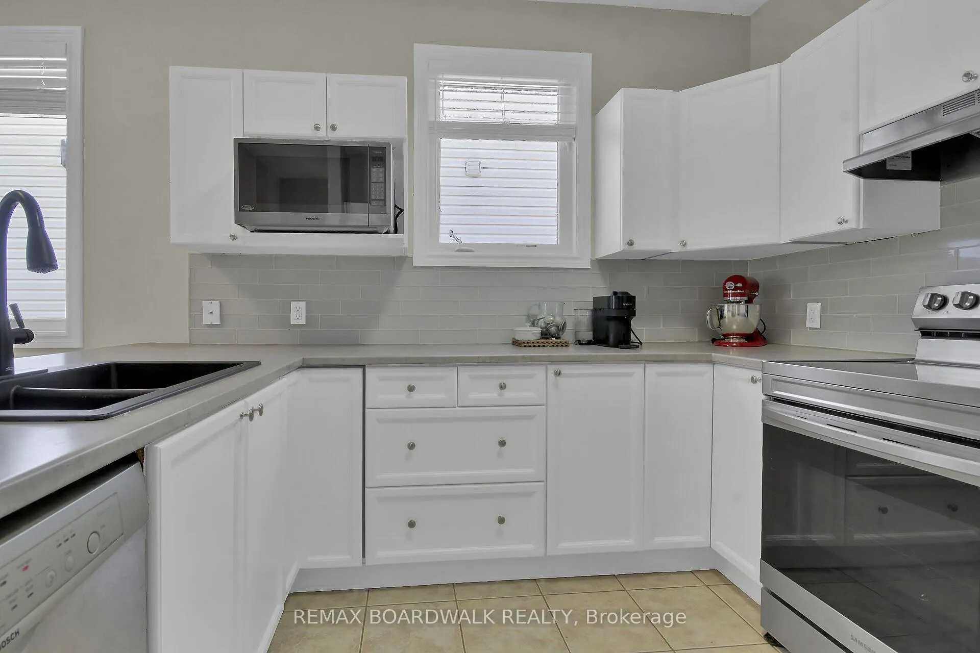Photo 18 of 48 Maricona Way, Ottawa, Kanata - Kanata Lakes/Heritage Hills — HOMEH