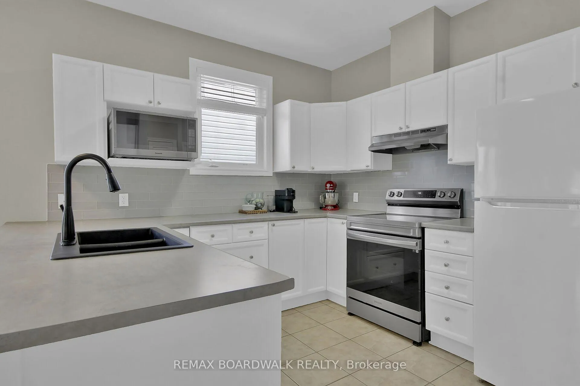 Photo 19 of 48 Maricona Way, Ottawa, Kanata - Kanata Lakes/Heritage Hills — HOMEH