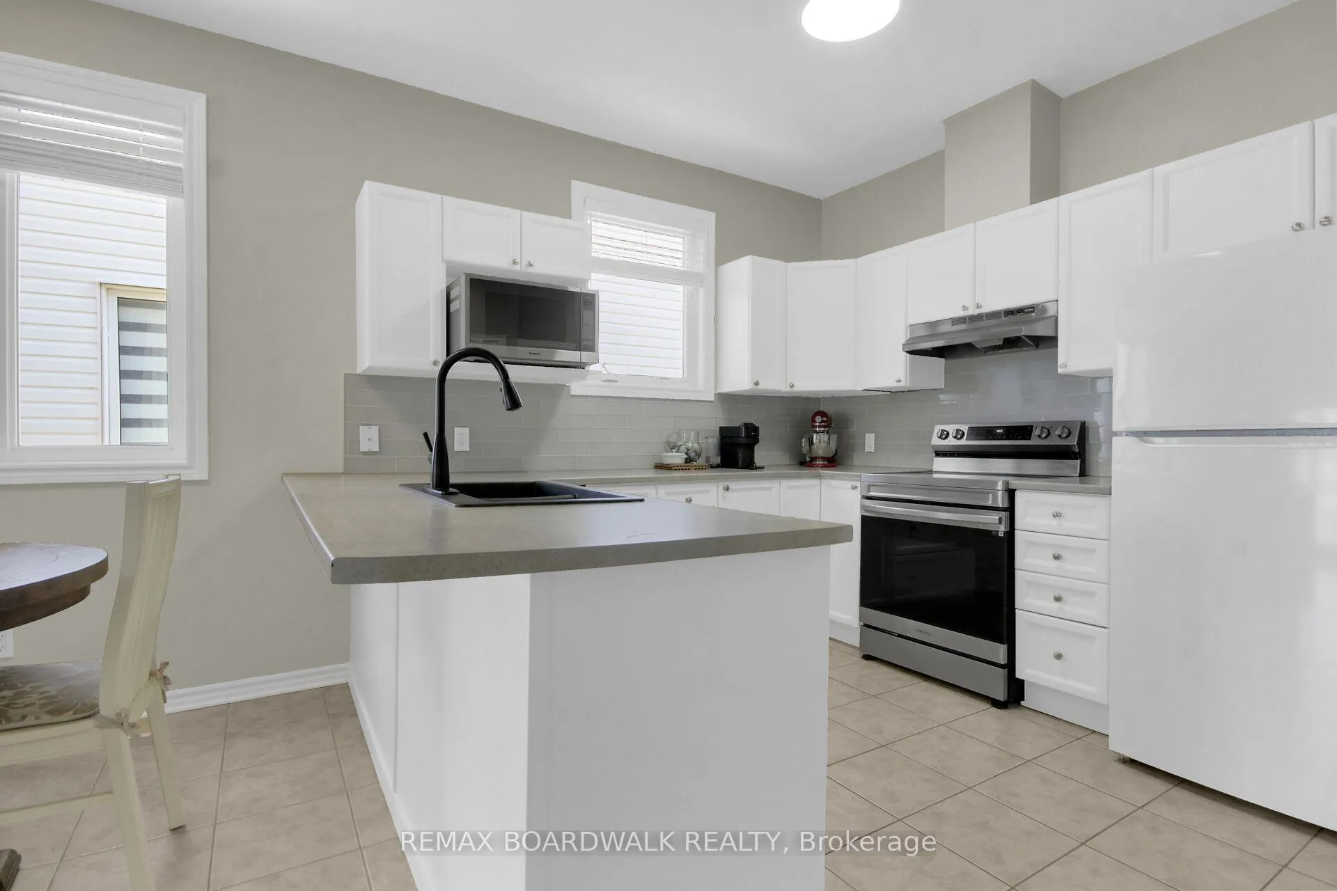 Photo 20 of 48 Maricona Way, Ottawa, Kanata - Kanata Lakes/Heritage Hills — HOMEH