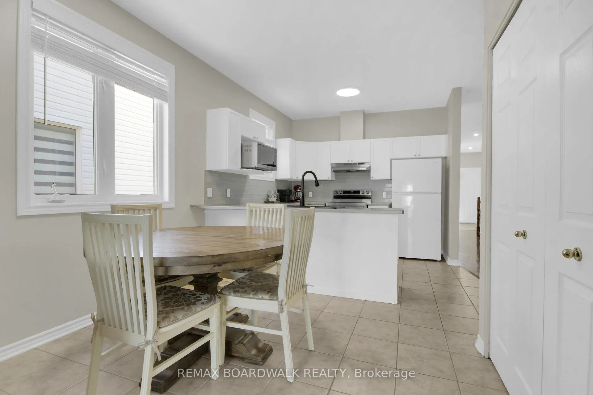Photo 21 of 48 Maricona Way, Ottawa, Kanata - Kanata Lakes/Heritage Hills — HOMEH