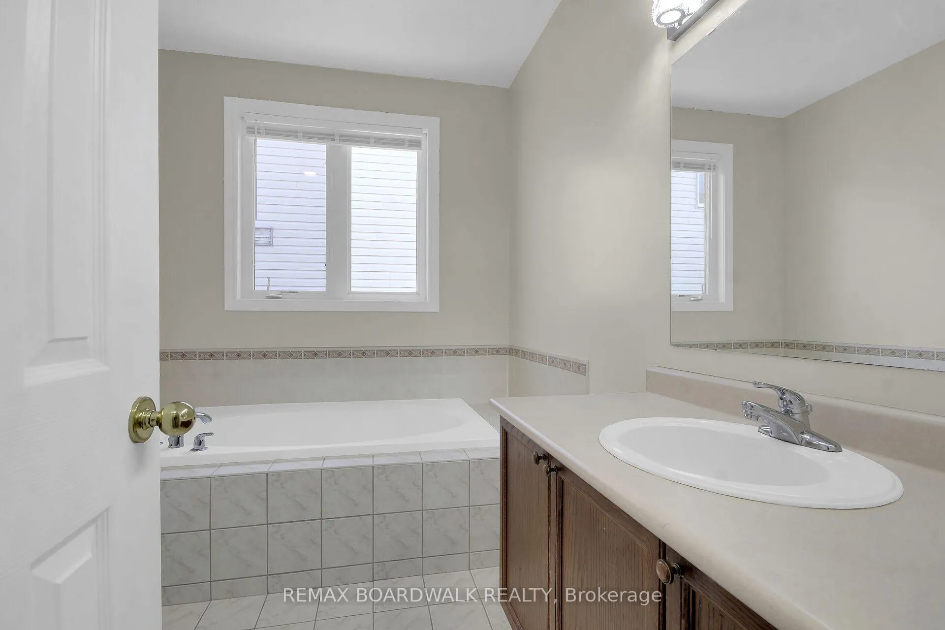 Photo 34 of 48 Maricona Way, Ottawa, Kanata - Kanata Lakes/Heritage Hills — HOMEH