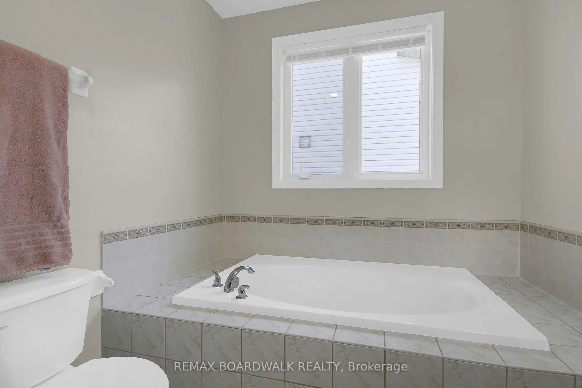Photo 36 of 48 Maricona Way, Ottawa, Kanata - Kanata Lakes/Heritage Hills — HOMEH