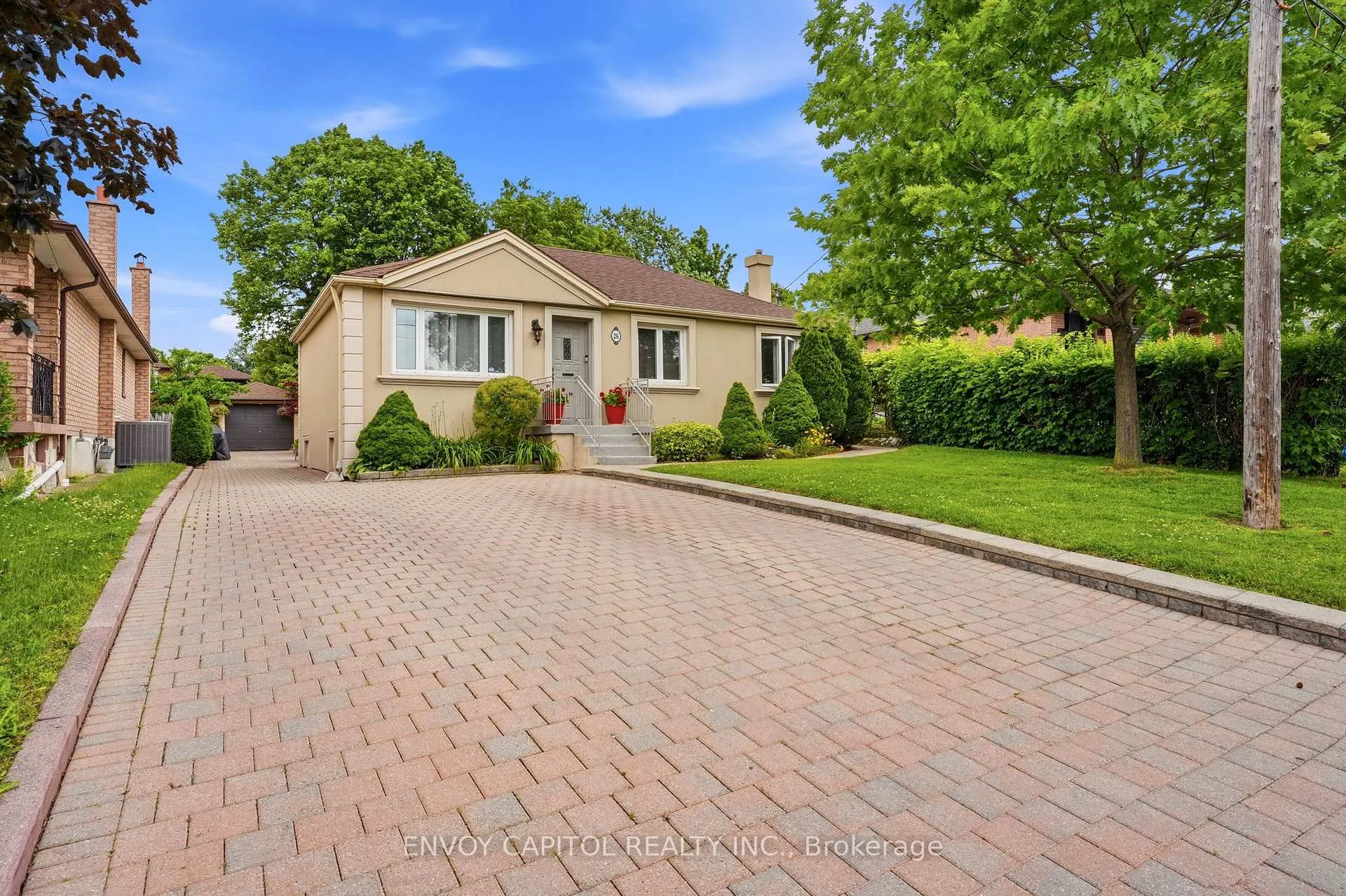 Photo 2 of 26 Deevale Road, North York, Downsview-Roding-CFB — HOMEH
