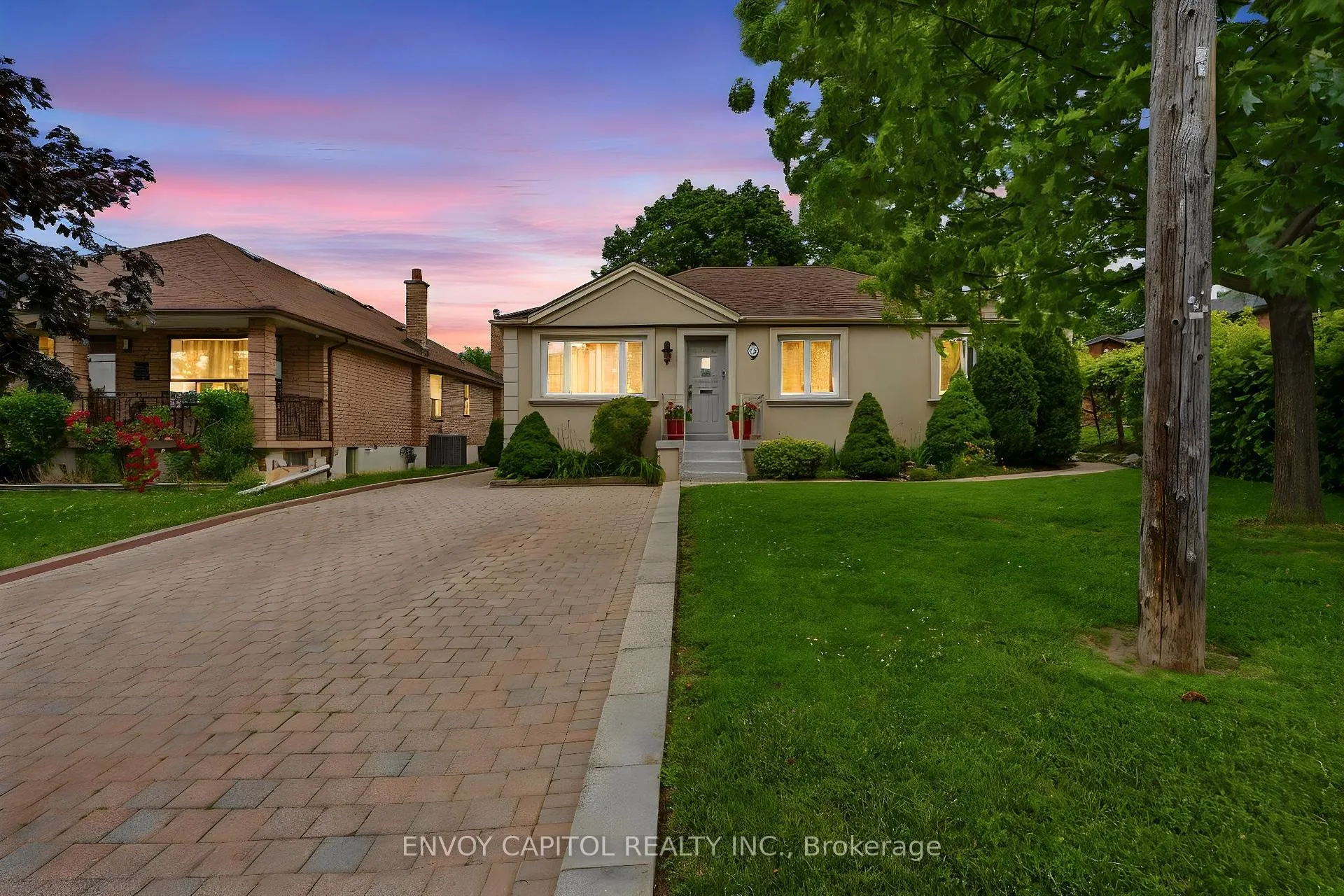 Photo 3 of 26 Deevale Road, North York, Downsview-Roding-CFB — HOMEH