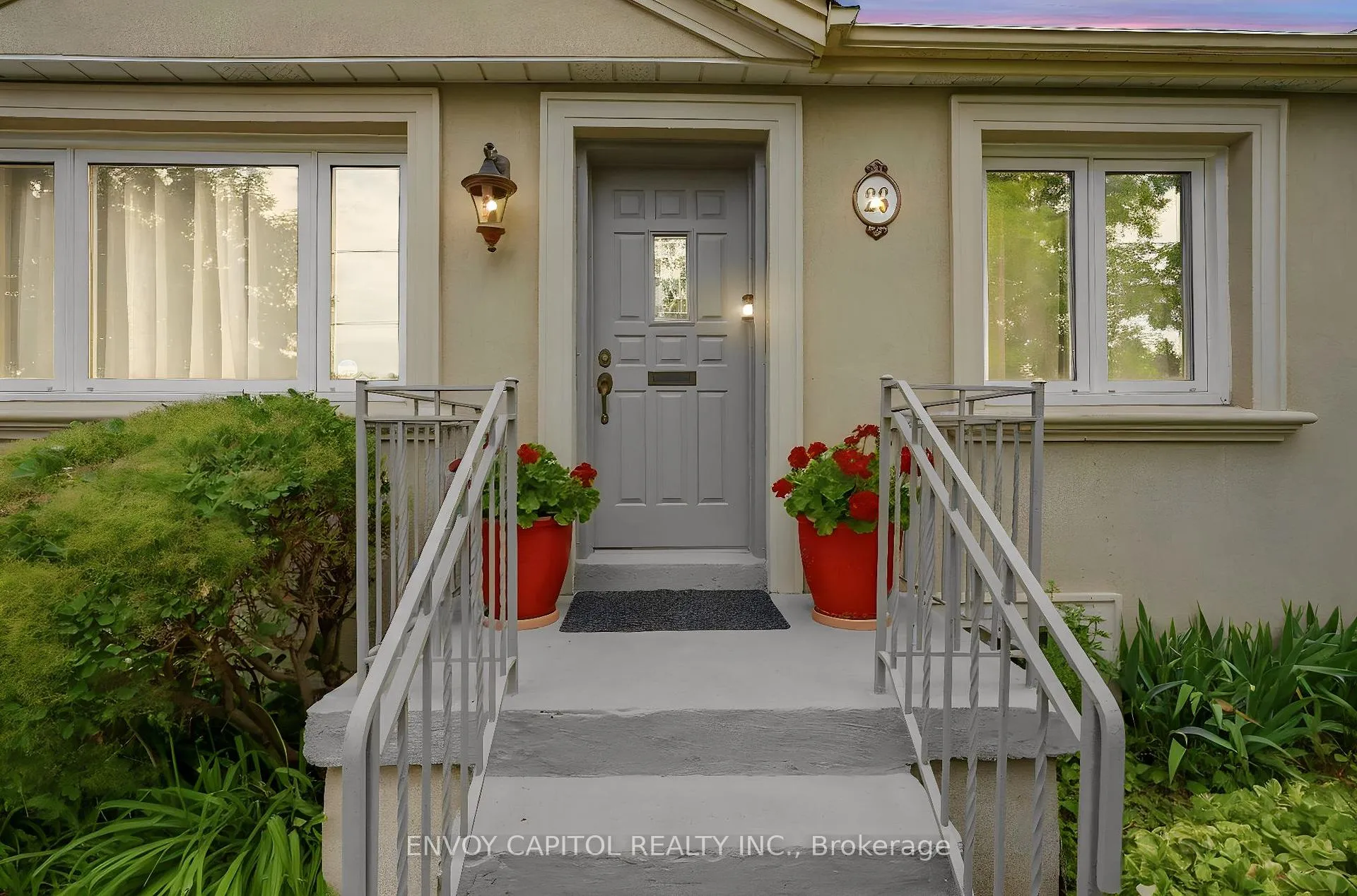 Photo 4 of 26 Deevale Road, North York, Downsview-Roding-CFB — HOMEH