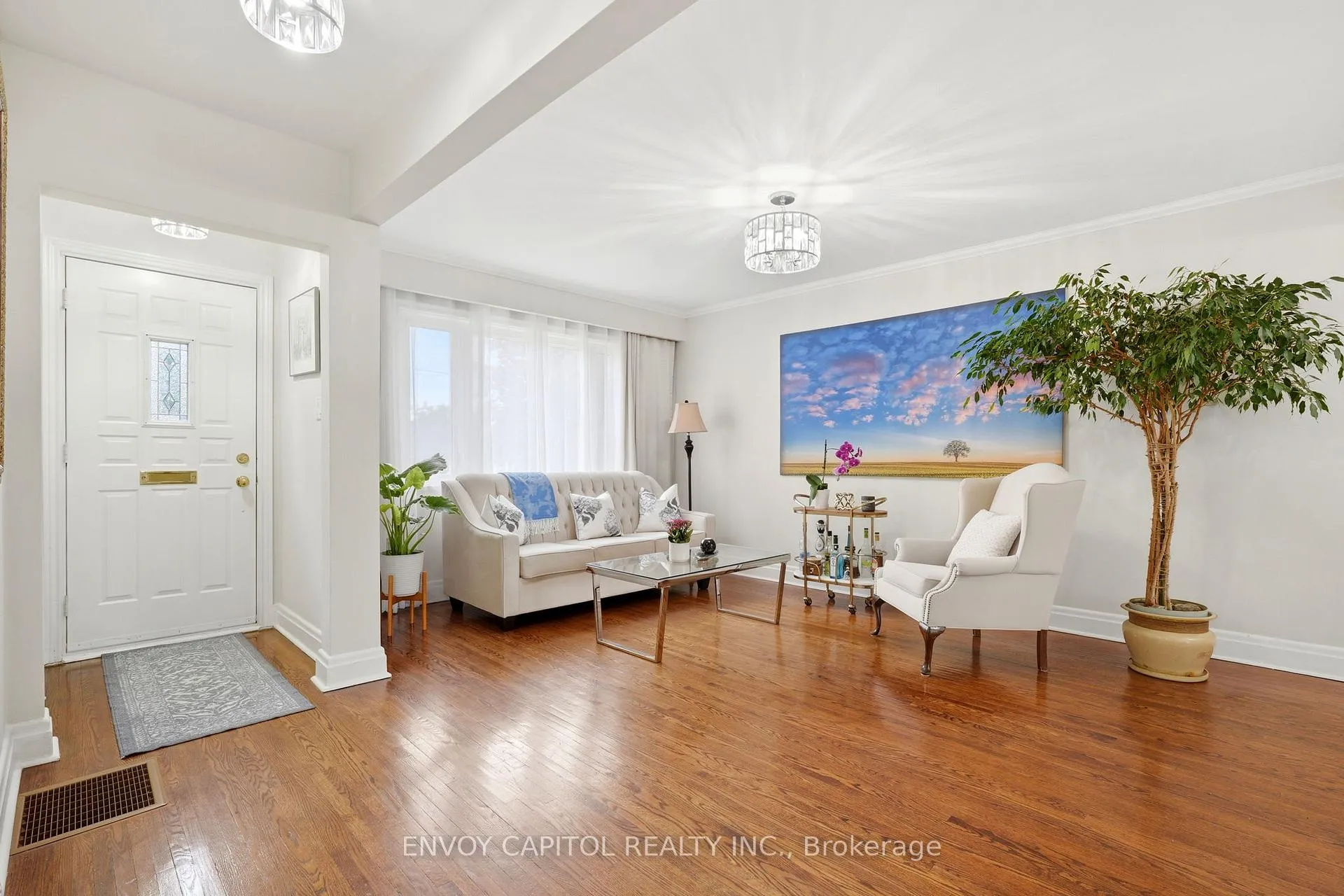 Photo 7 of 26 Deevale Road, North York, Downsview-Roding-CFB — HOMEH