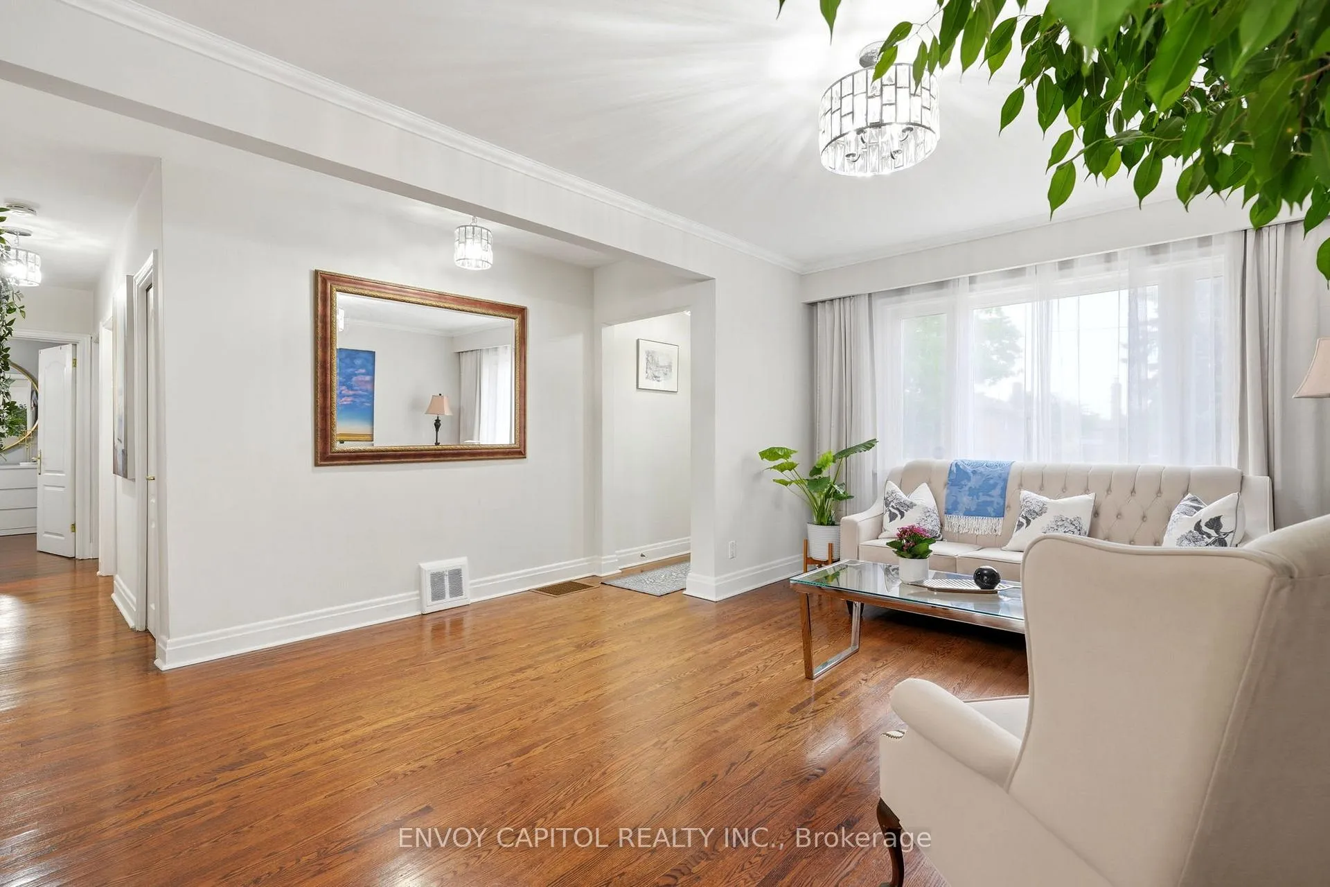 Photo 8 of 26 Deevale Road, North York, Downsview-Roding-CFB — HOMEH