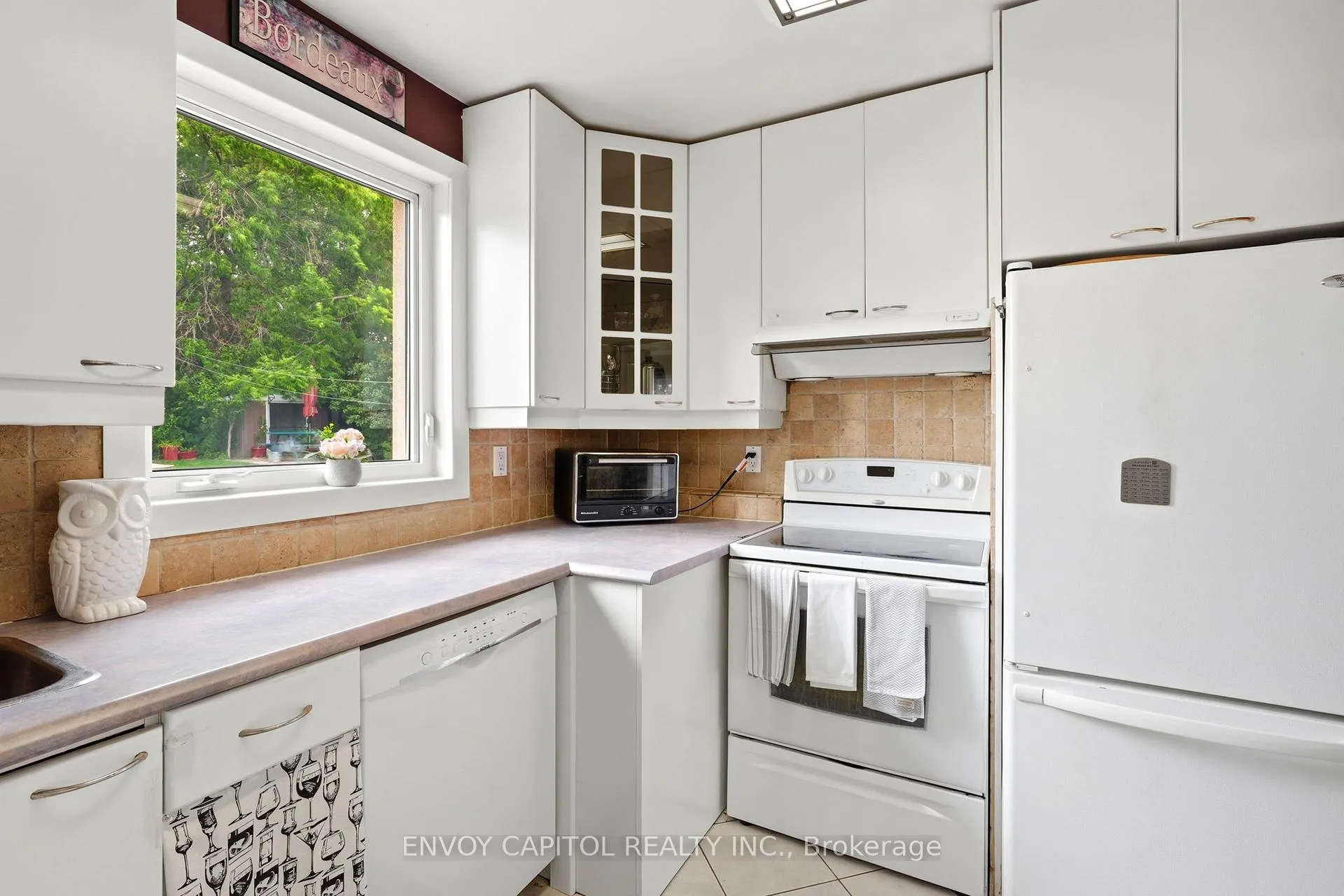 Photo 13 of 26 Deevale Road, North York, Downsview-Roding-CFB — HOMEH