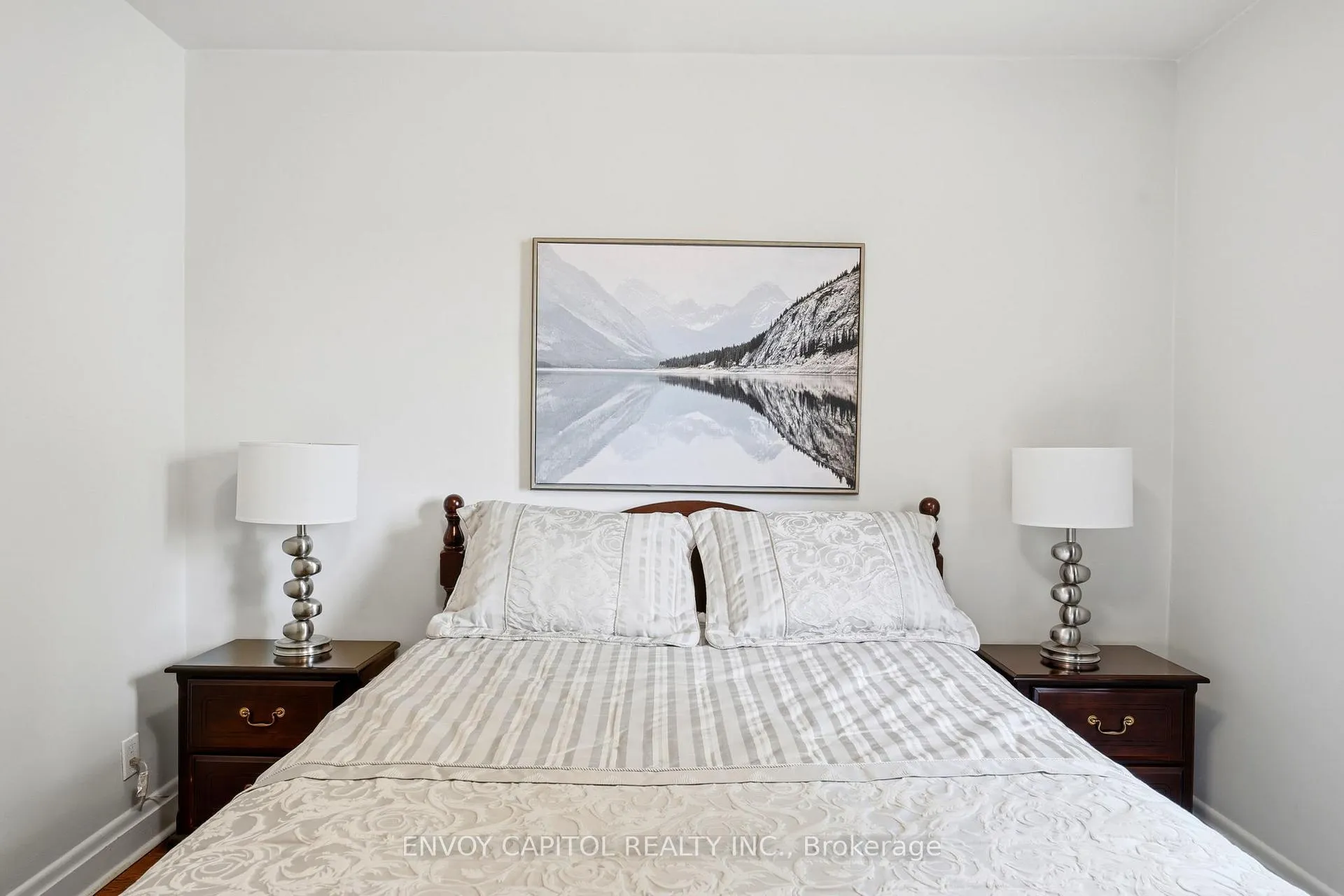 Photo 17 of 26 Deevale Road, North York, Downsview-Roding-CFB — HOMEH