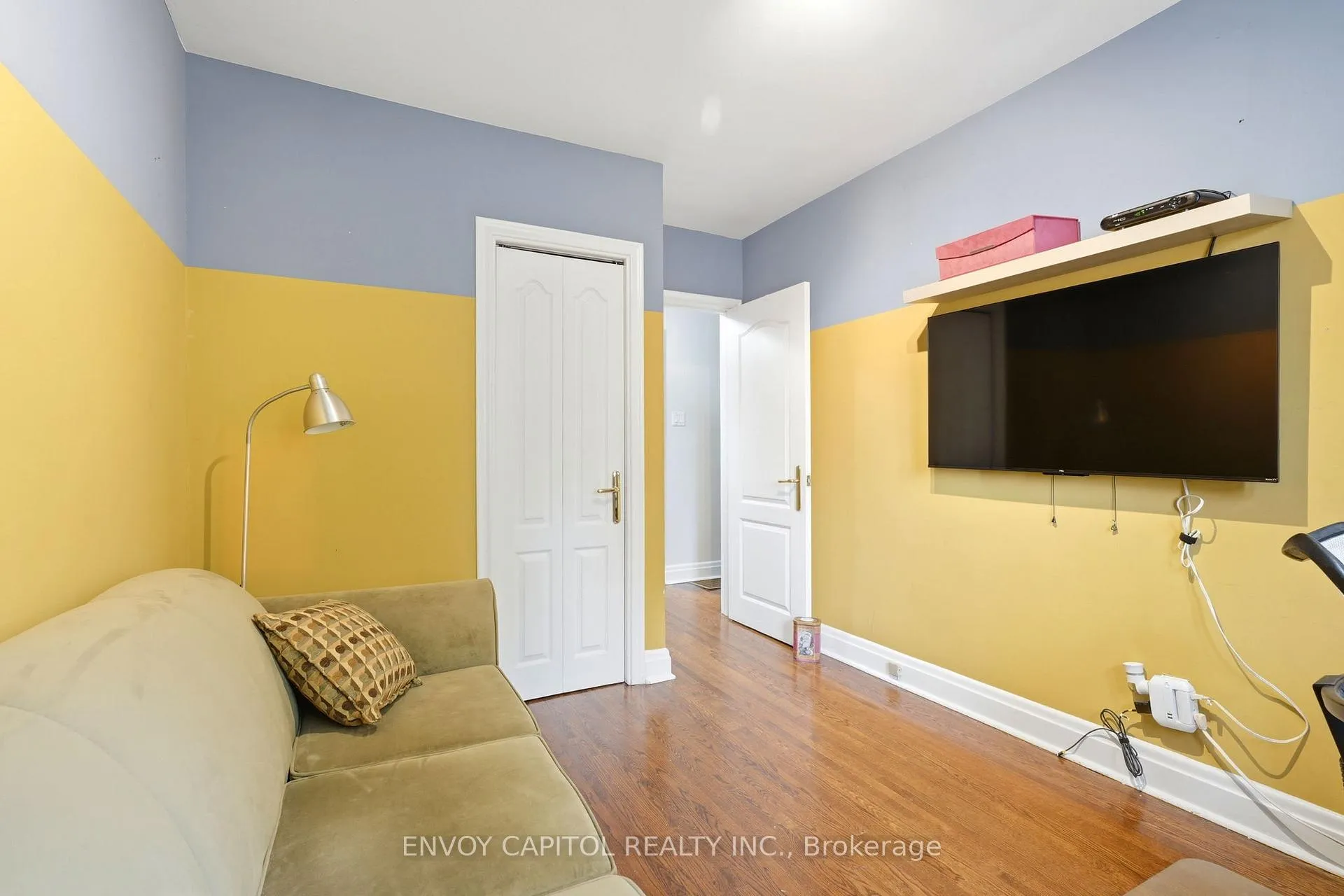 Photo 20 of 26 Deevale Road, North York, Downsview-Roding-CFB — HOMEH