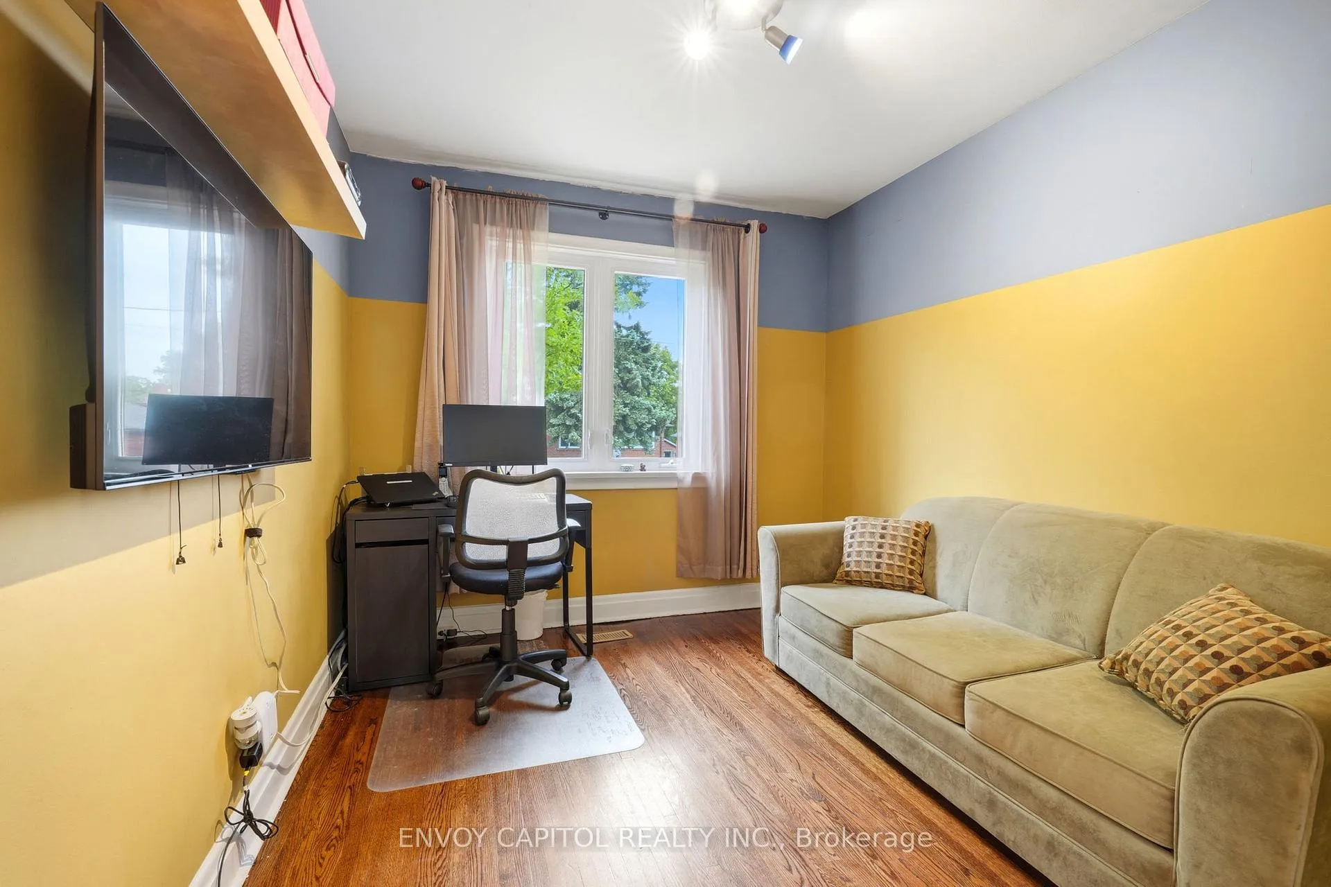 Photo 21 of 26 Deevale Road, North York, Downsview-Roding-CFB — HOMEH